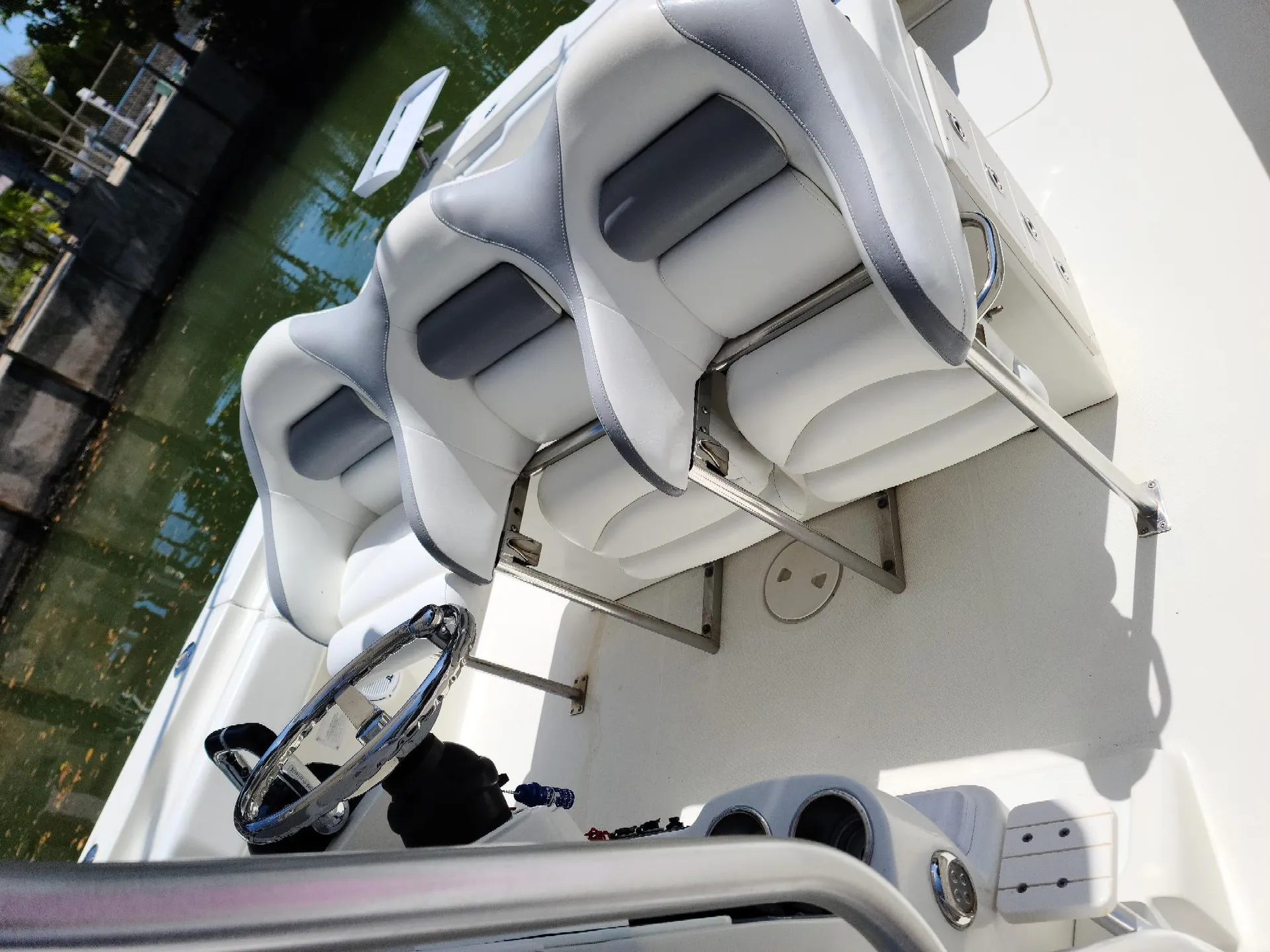 Hydrasports Boats 3300 CC w/3-F225 TXR in Tavernier, FL — photo 4