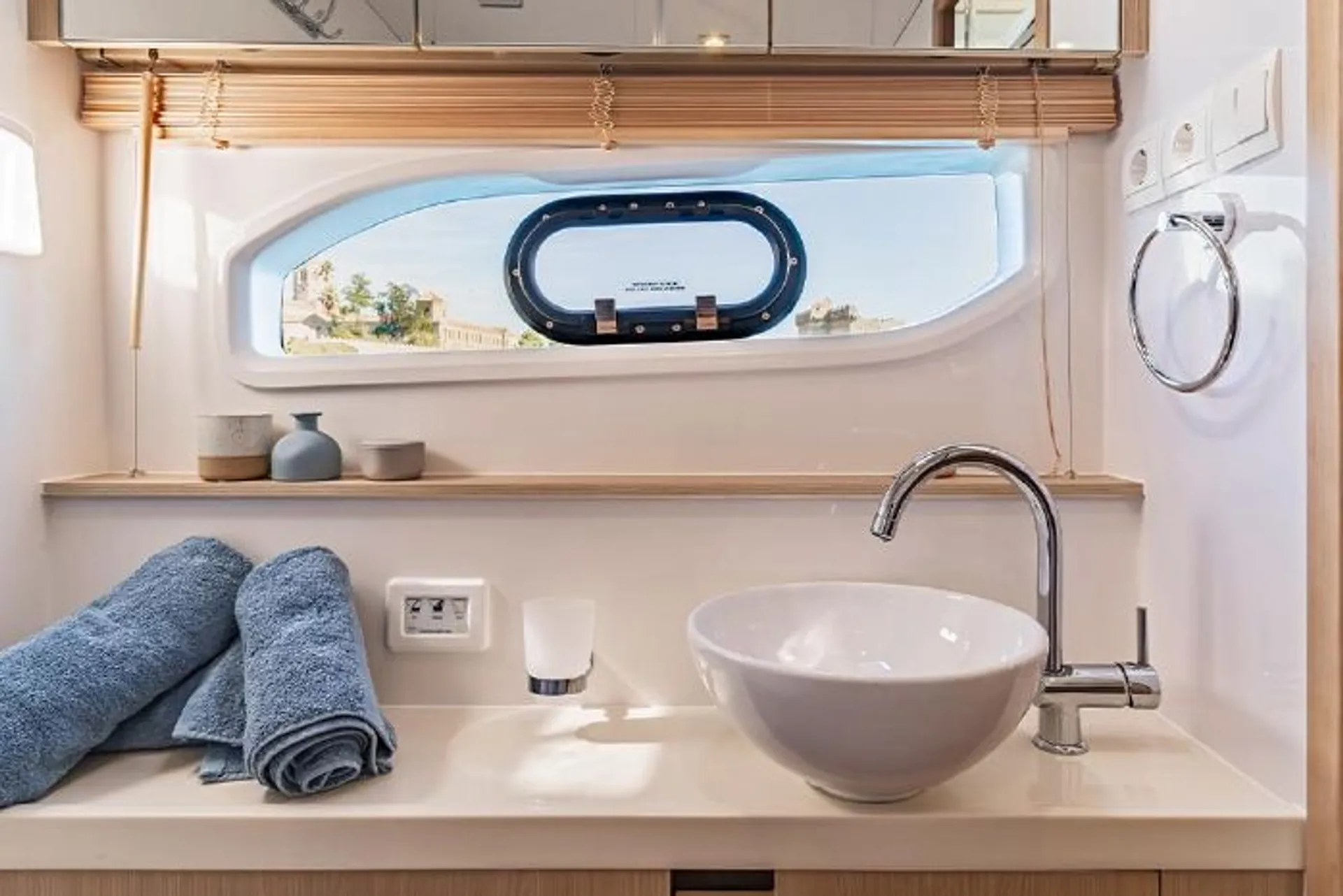 44’ Aquila Luxury Yacht Charter in St. Petersburg