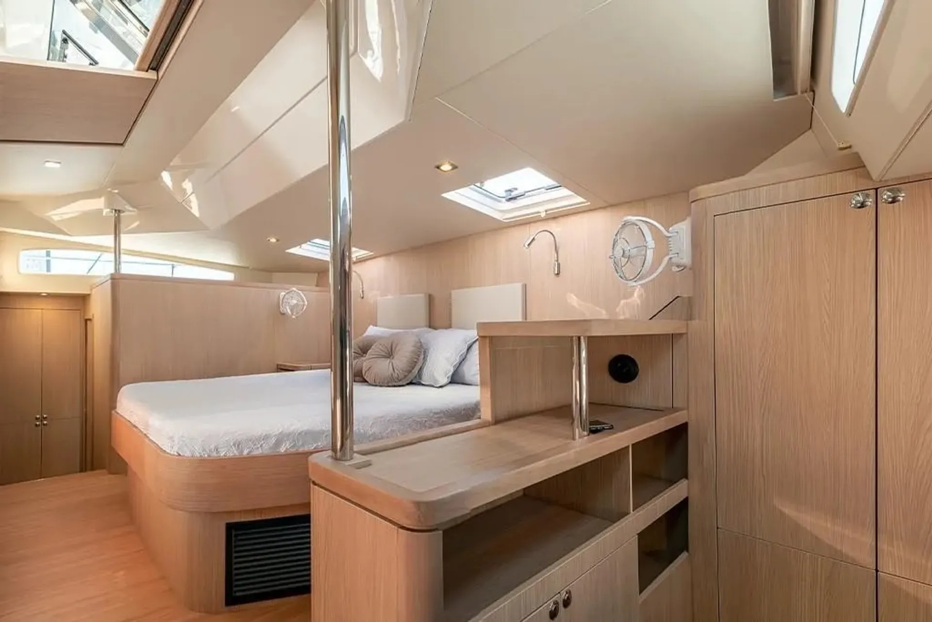 44’ Aquila Luxury Yacht Charter in St. Petersburg