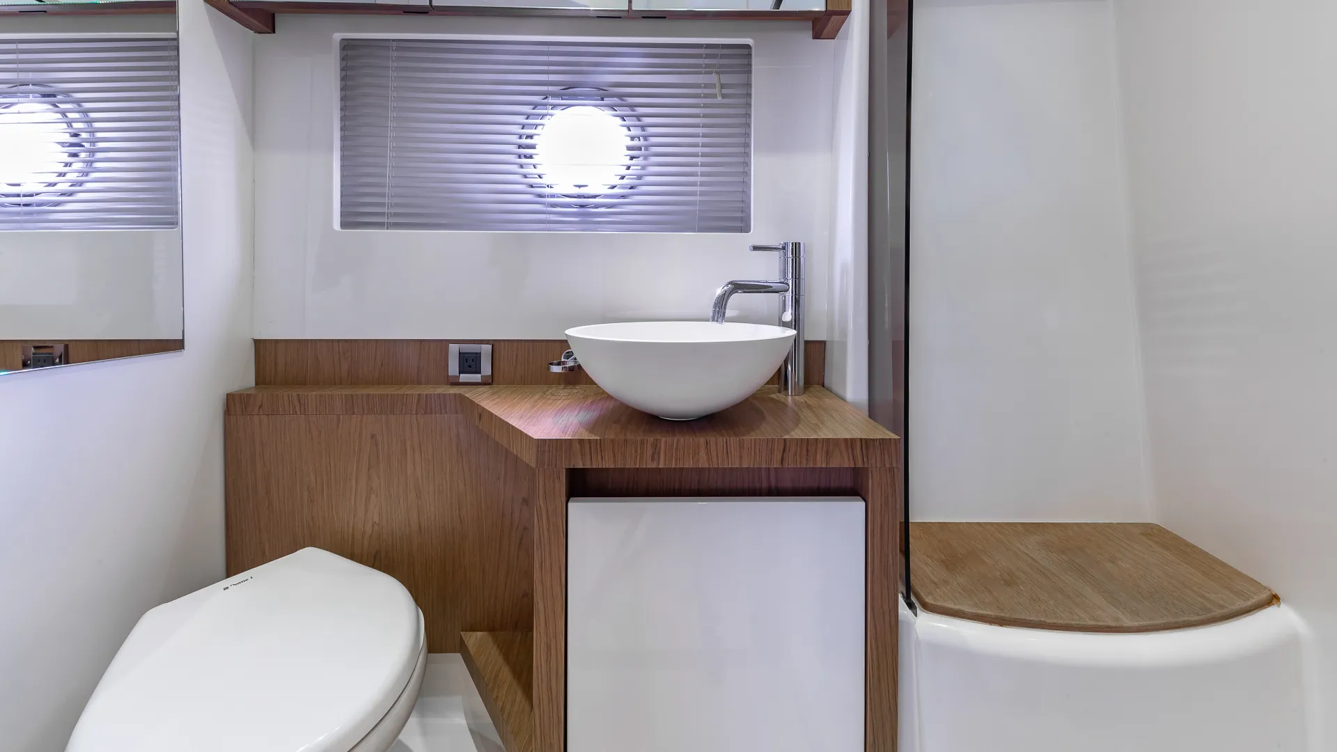 Beneteau USA GranTurismo 49 Flybridge in Miami Beach, FL — photo 5