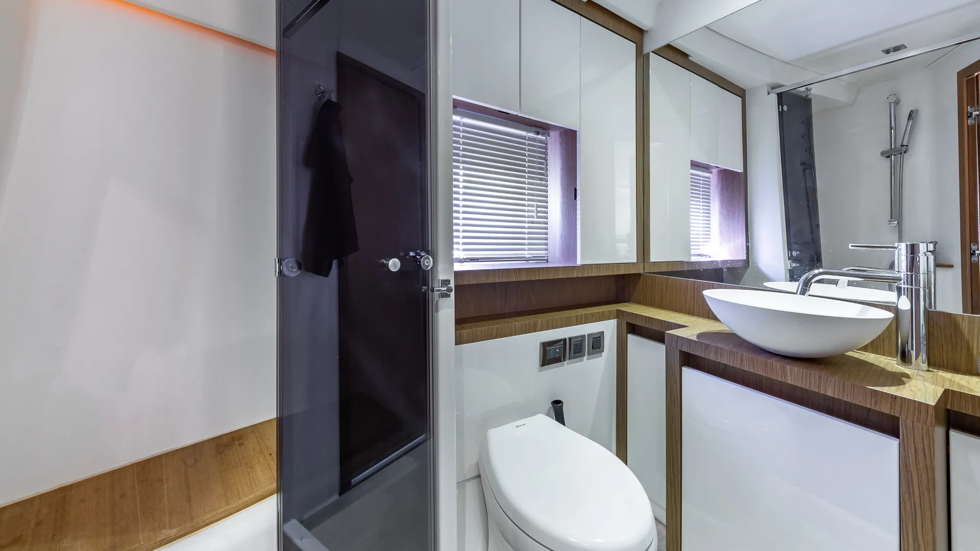 Beneteau USA GranTurismo 49 Flybridge in Miami Beach, FL — photo 9