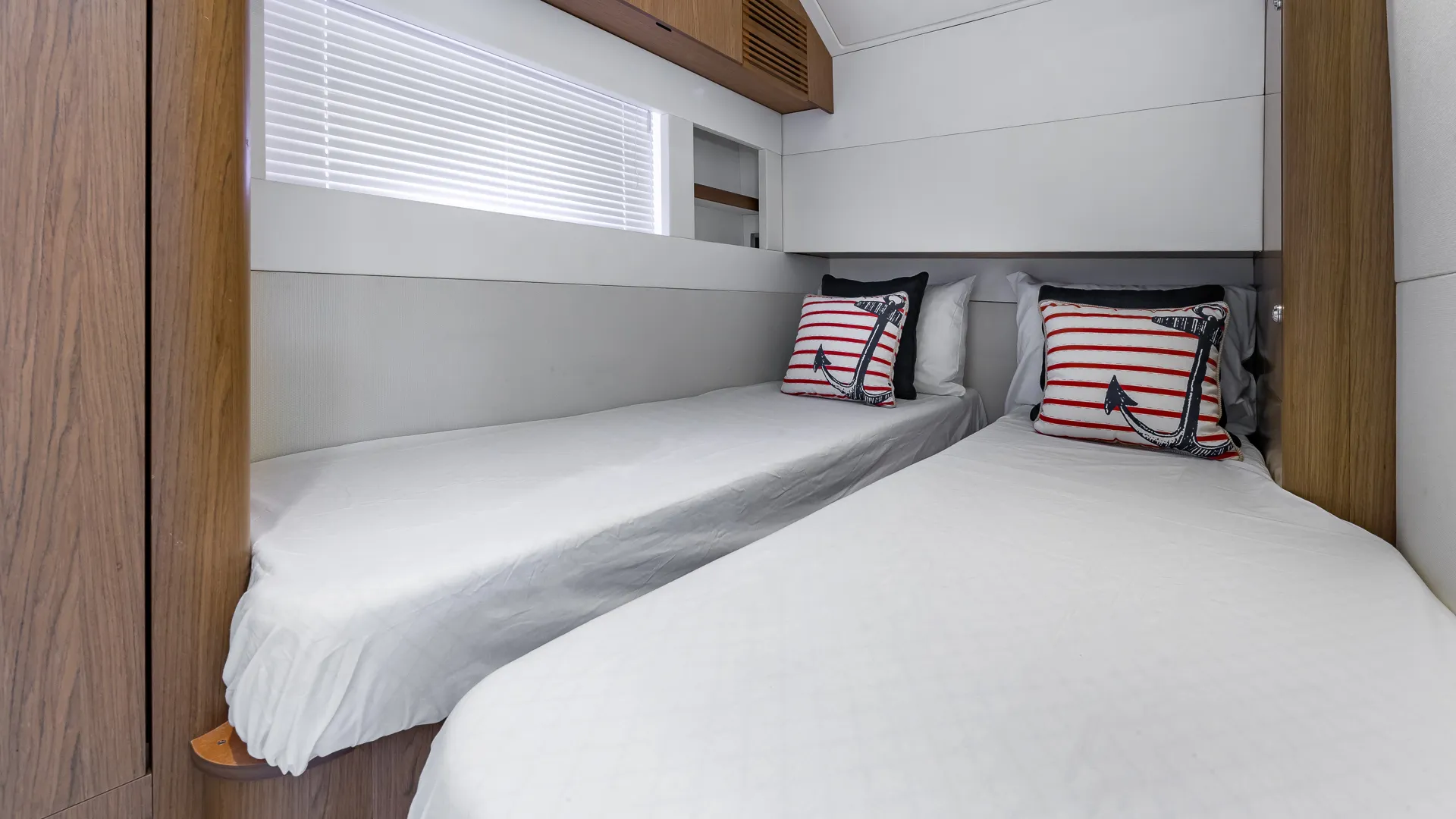 Beneteau USA GranTurismo 49 Flybridge in Miami Beach, FL — photo 6