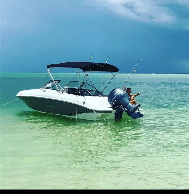 Rent a STINGRAY BOATS deck boat in Clearwater, FL near me