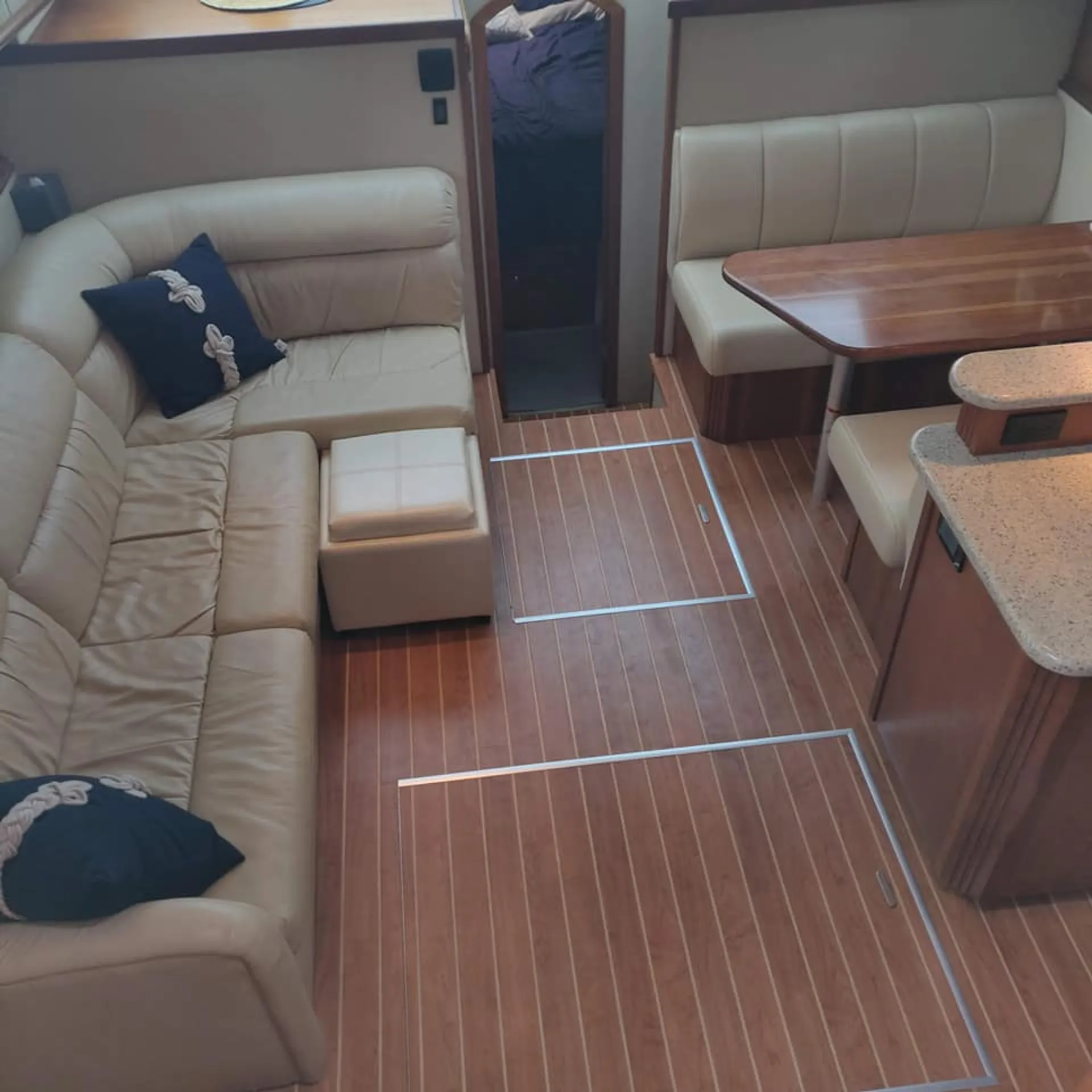 40’ Luxury Cruiser Yacht | Private Lake Michigan Experience