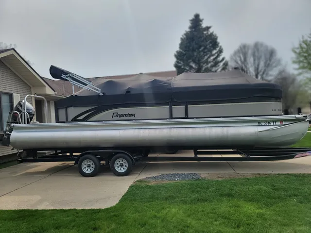 Rent a Premier Marine pontoon in Waterford Township, MI near me