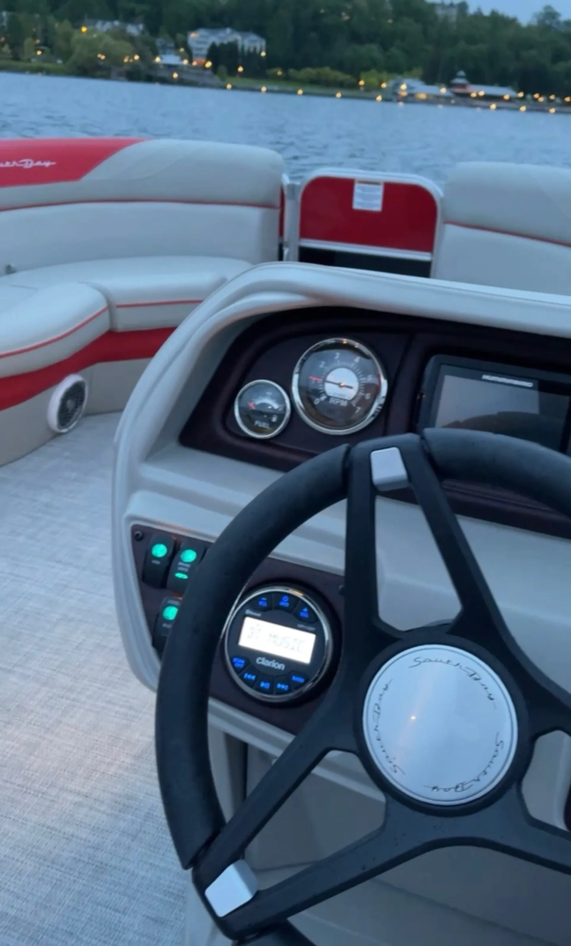 THE MAJESTIC- Lake Washington, American Lake, Puget Sound, Pt Defiance