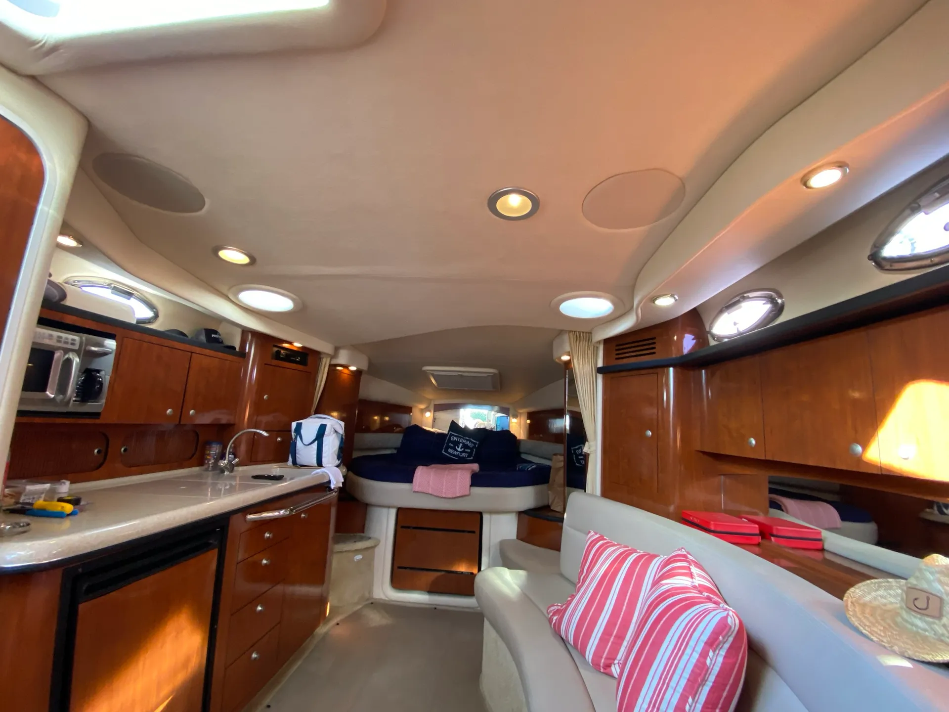 Sea Ray Boats 340 Sundancer in Newport, RI — photo 5