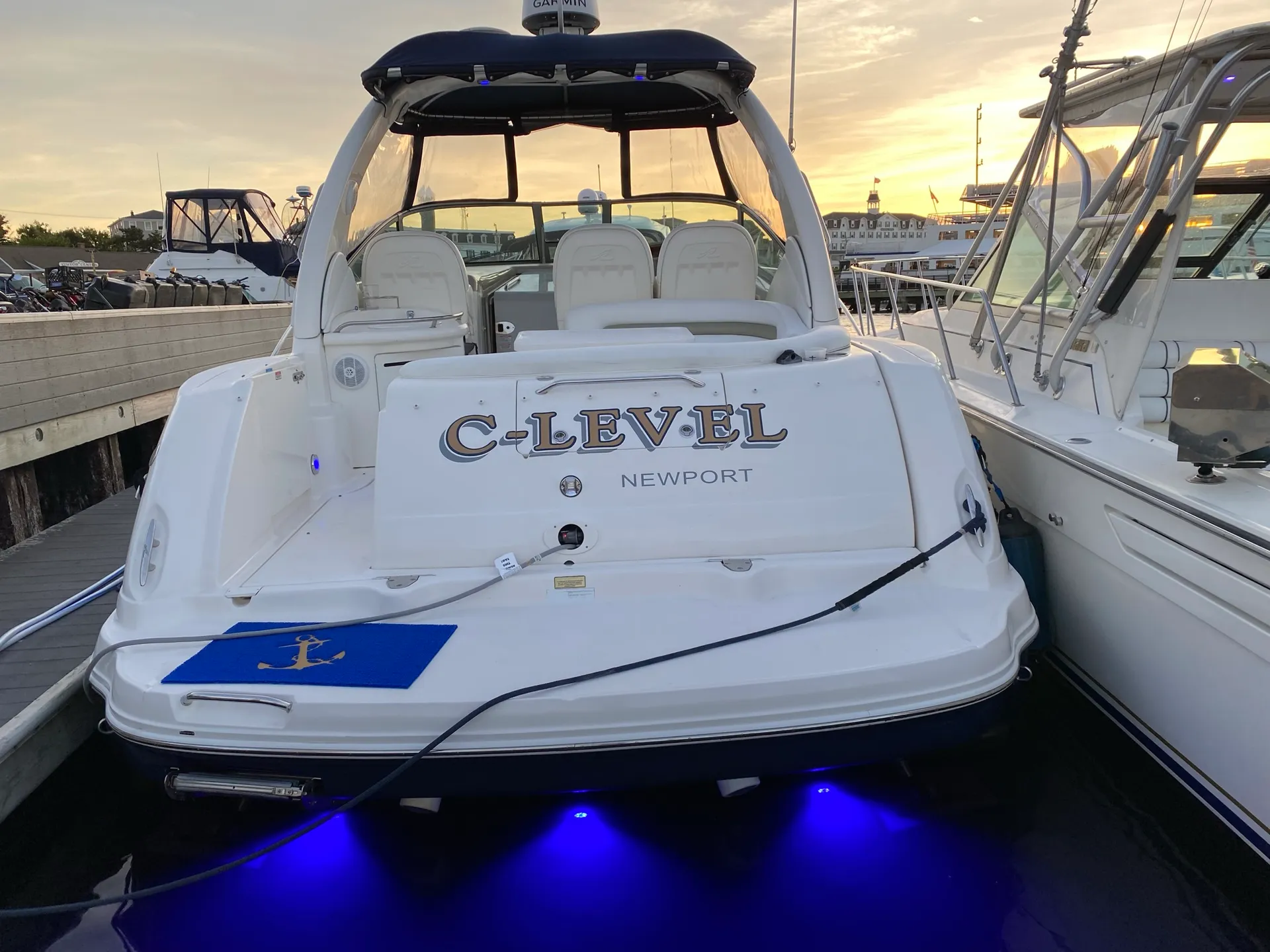 Sea Ray Boats 340 Sundancer in Newport, RI — photo 3