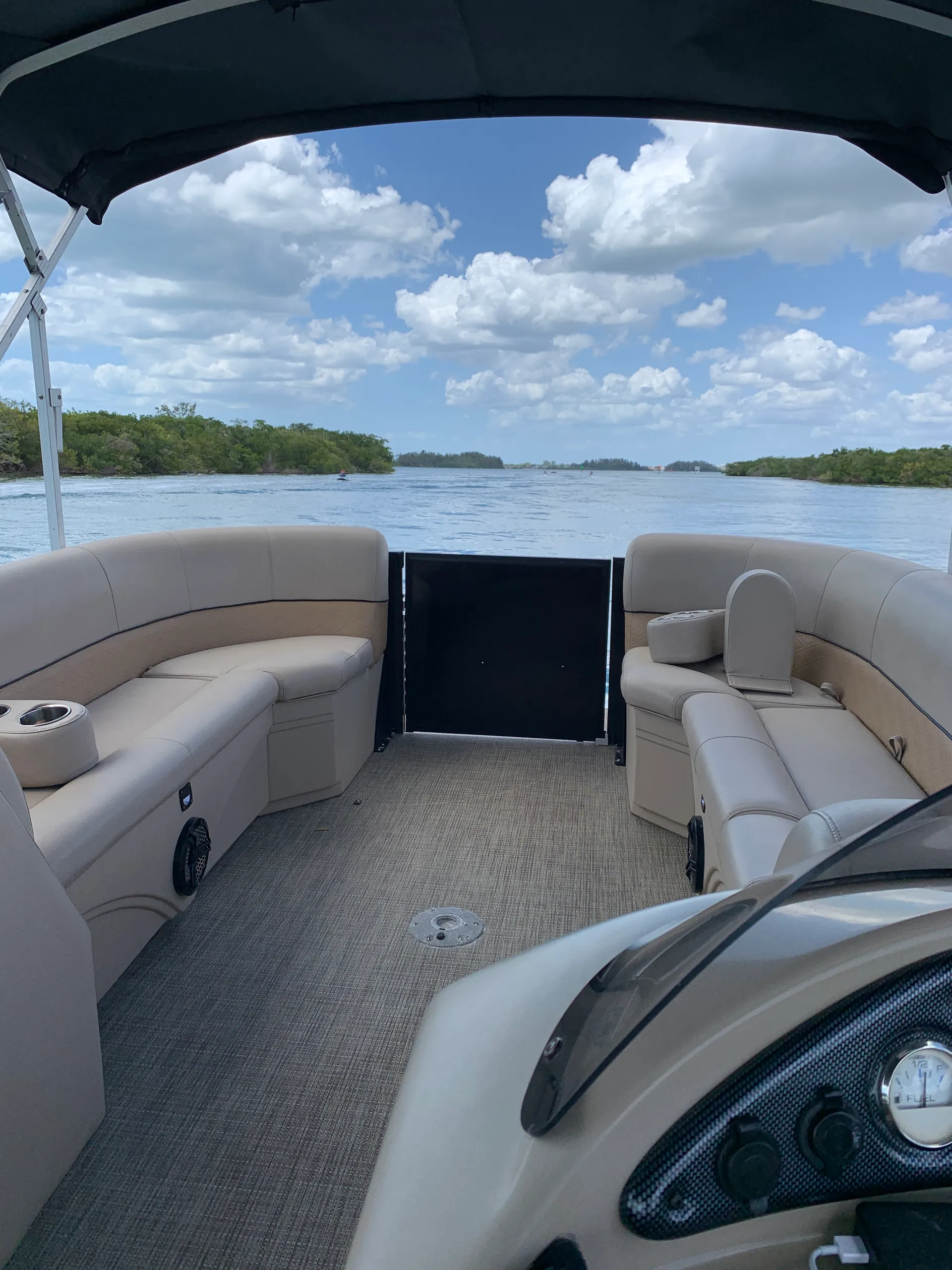  Enjoy Bentley Pontoon in Sarasota, FL!