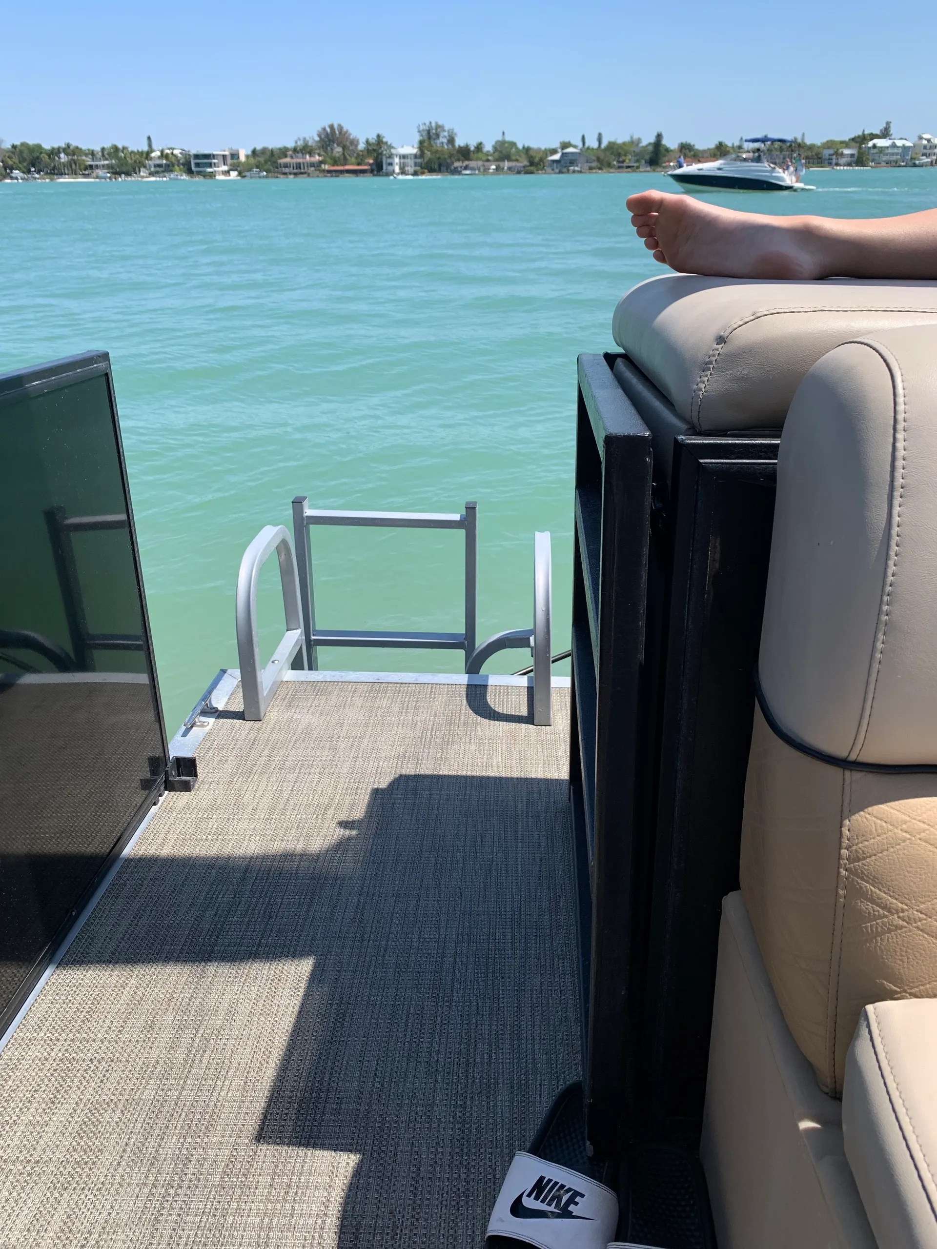  Enjoy Bentley Pontoon in Sarasota, FL!