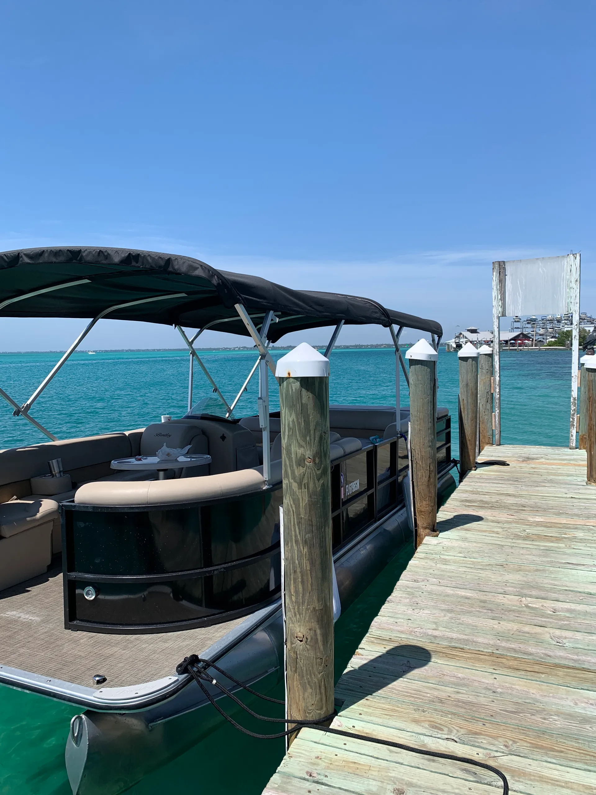  Enjoy Bentley Pontoon in Sarasota, FL!