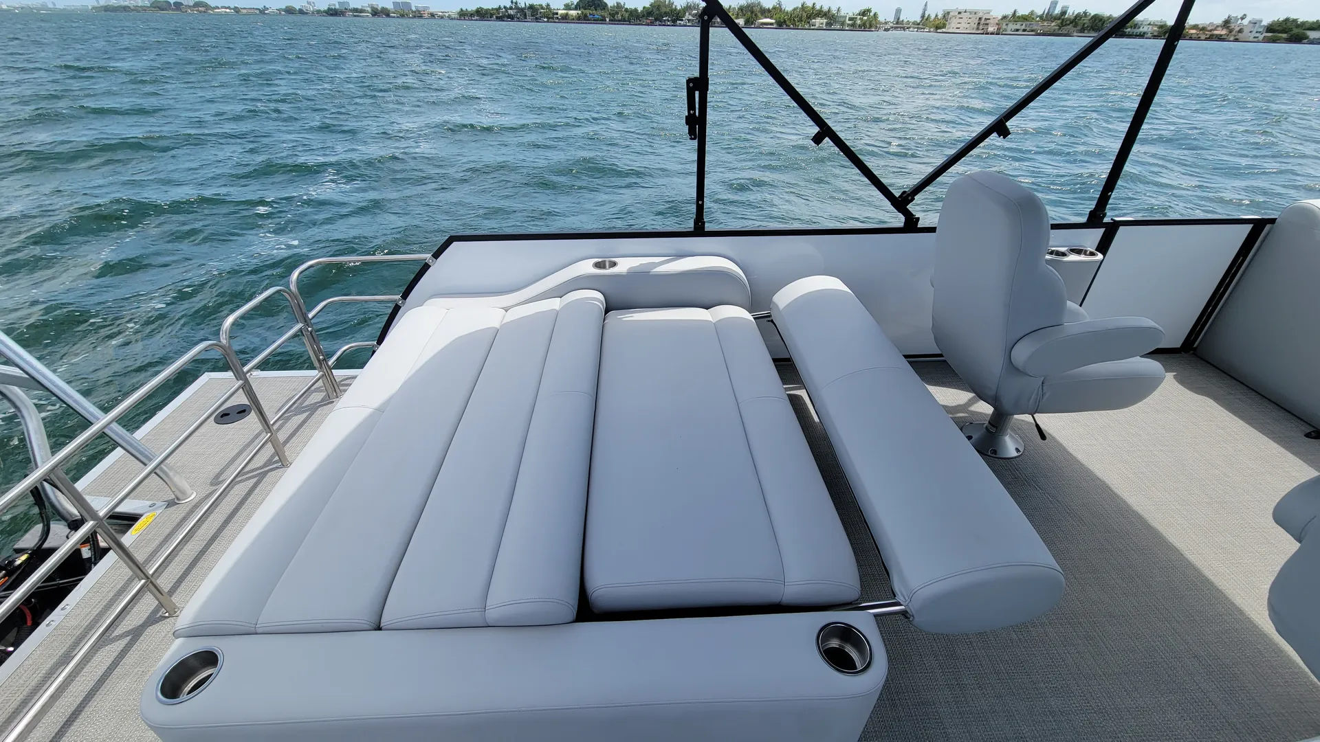 Luxury 25ft Captained Pontoon for up to 12 guests