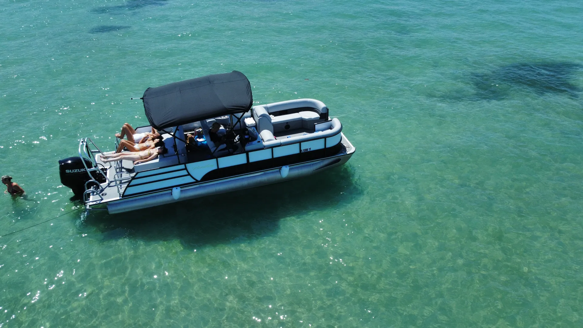 Luxury 25ft Captained Pontoon for up to 12 guests