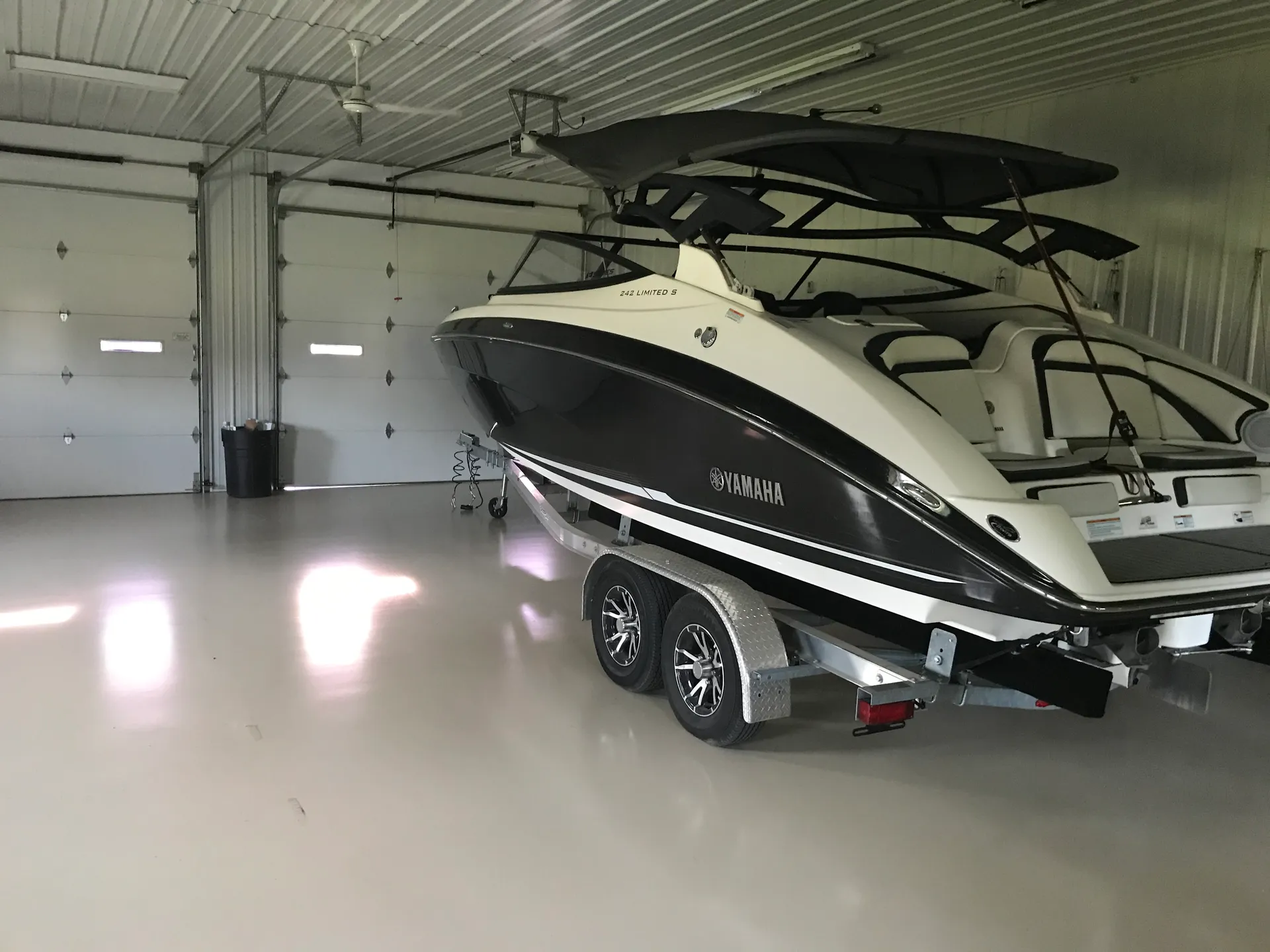 12 passenger Yamaha 242 Limited