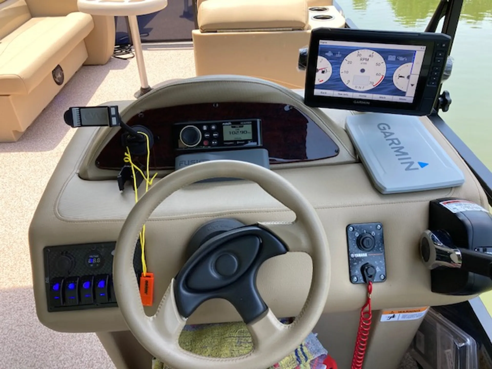 Lake Wylie Cruzin #2- FREE Gas/Ice -Will Deliver to Air BnB/Lake House