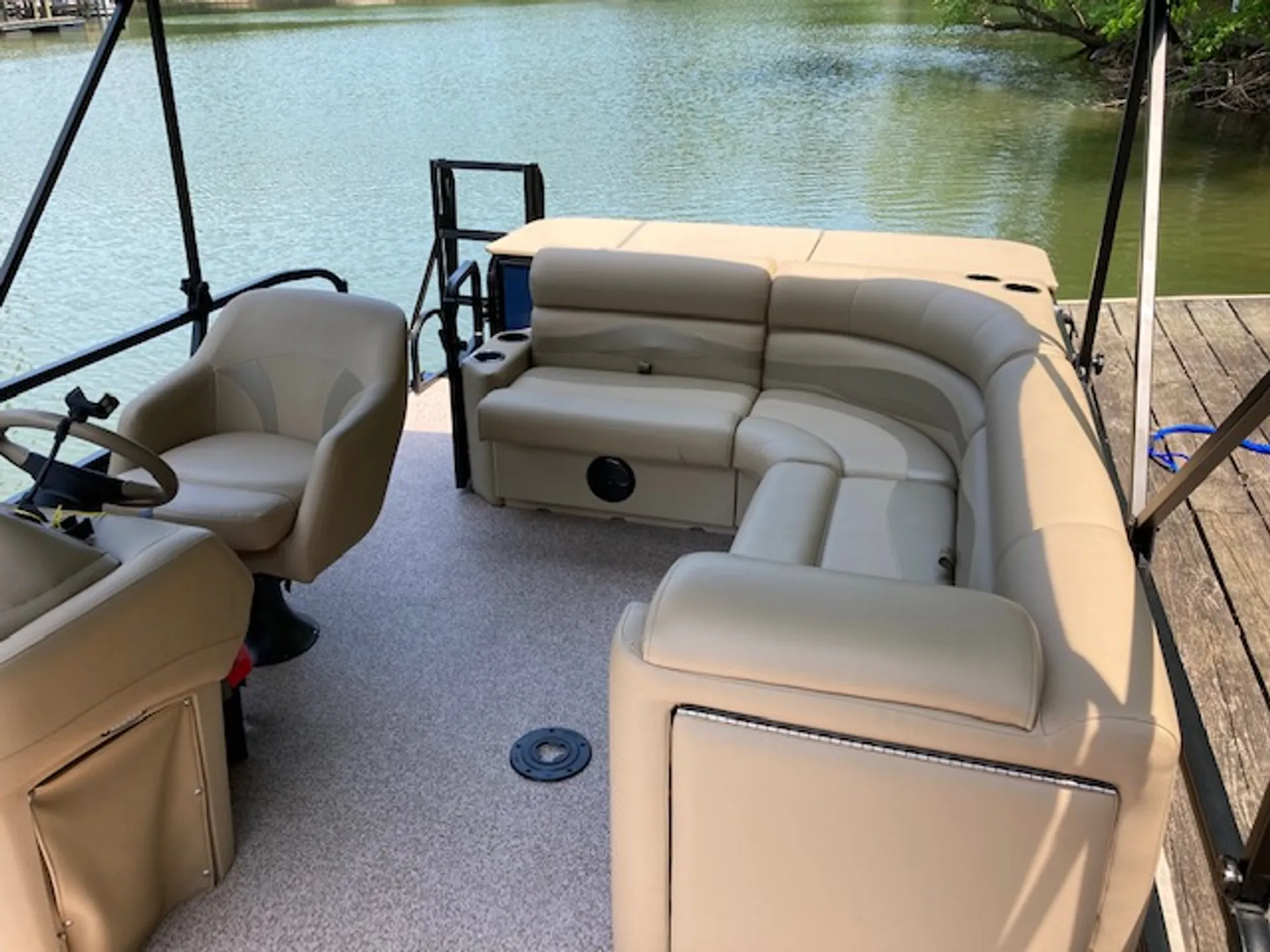 Lake Wylie Cruzin #2- FREE Gas/Ice -Will Deliver to Air BnB/Lake House