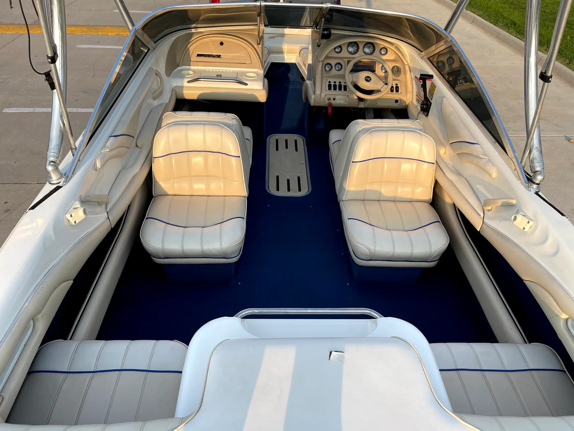 24 hour Day Rental 1994 Searay Bowrider 200, 21Ski Boat