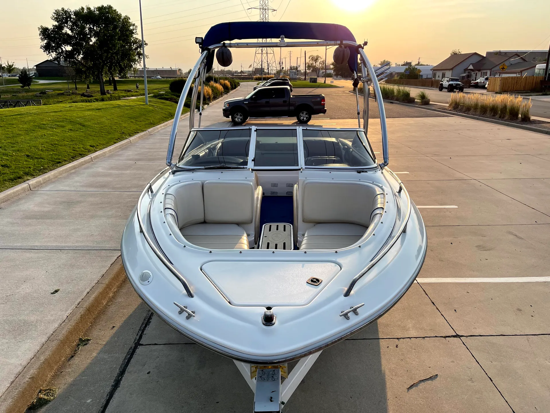 24 hour Day Rental 1994 Searay Bowrider 200, 21Ski Boat