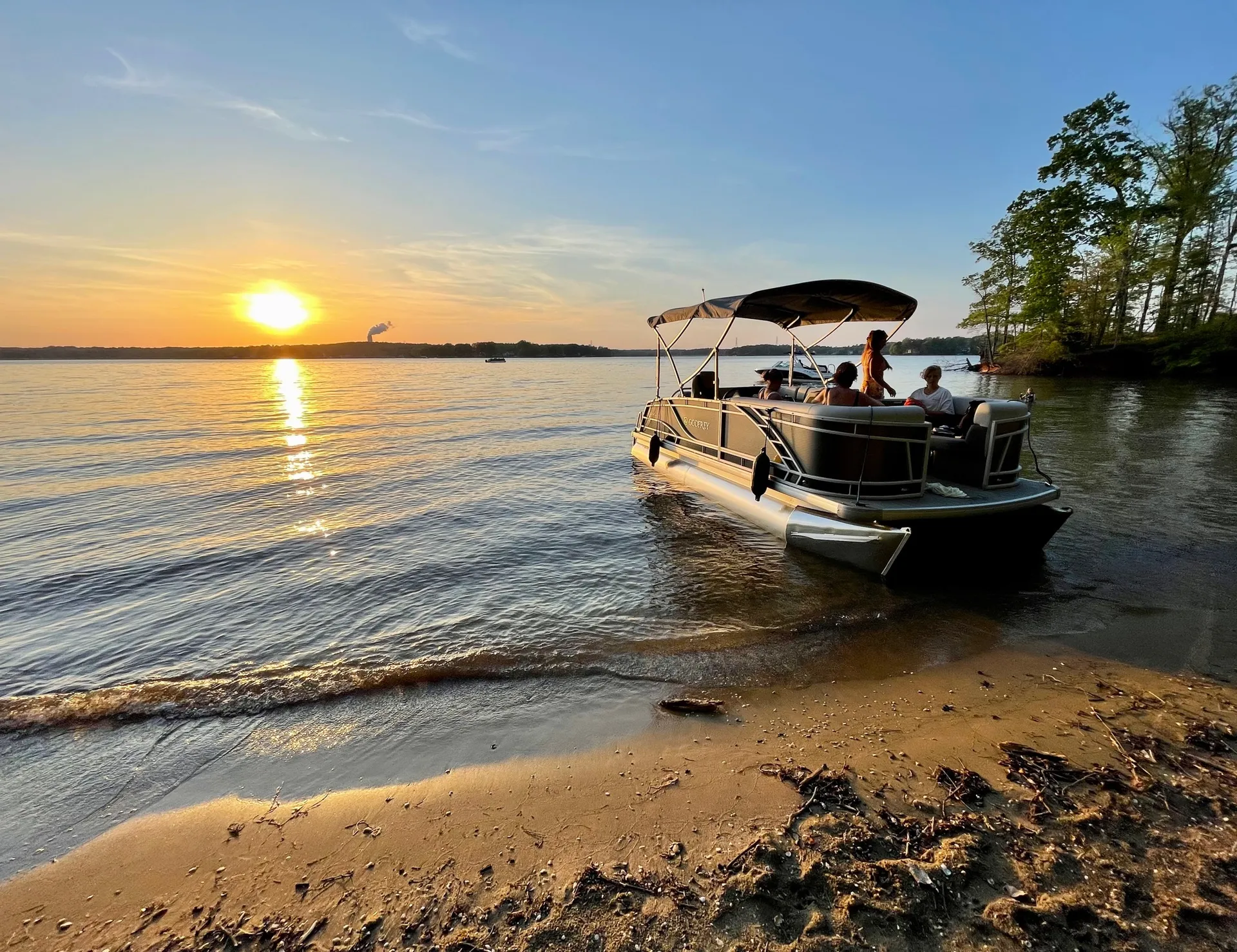 New Luxury Tri-toon on Lake Norman 