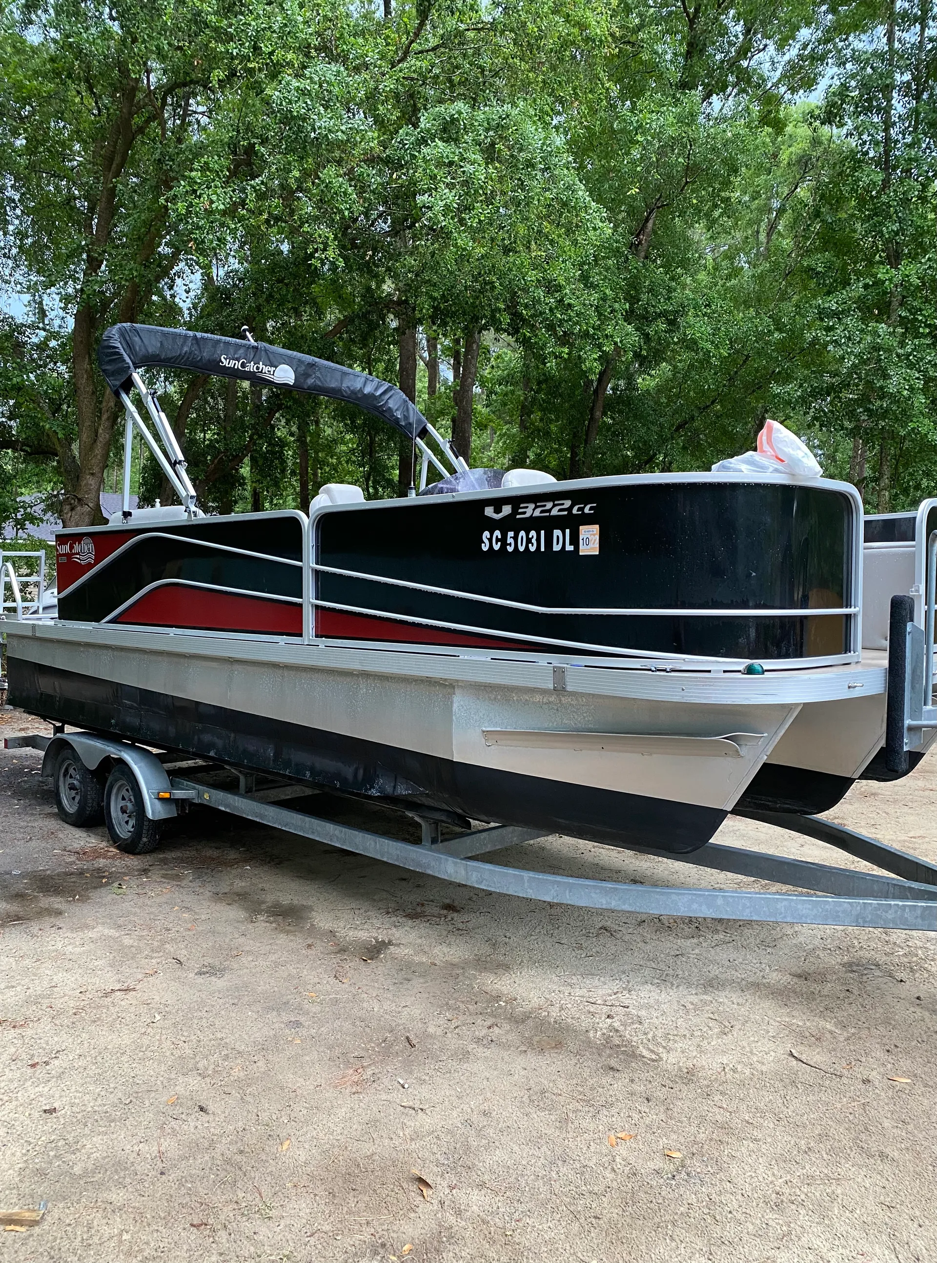 23ft pontoon boat/ easy to operate 
