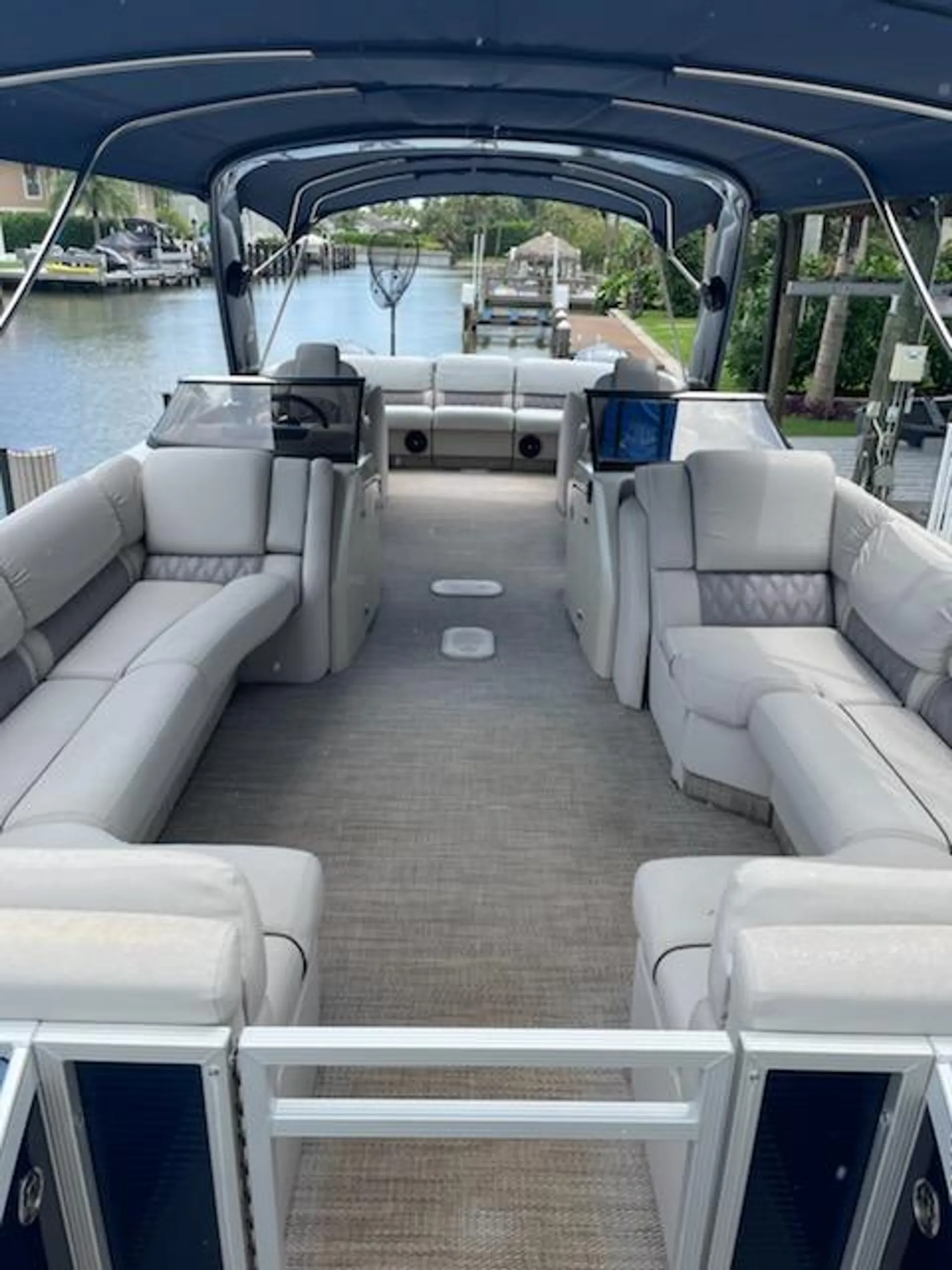 BENNINGTON MARINE 30QSR in Naples, FL — photo 3