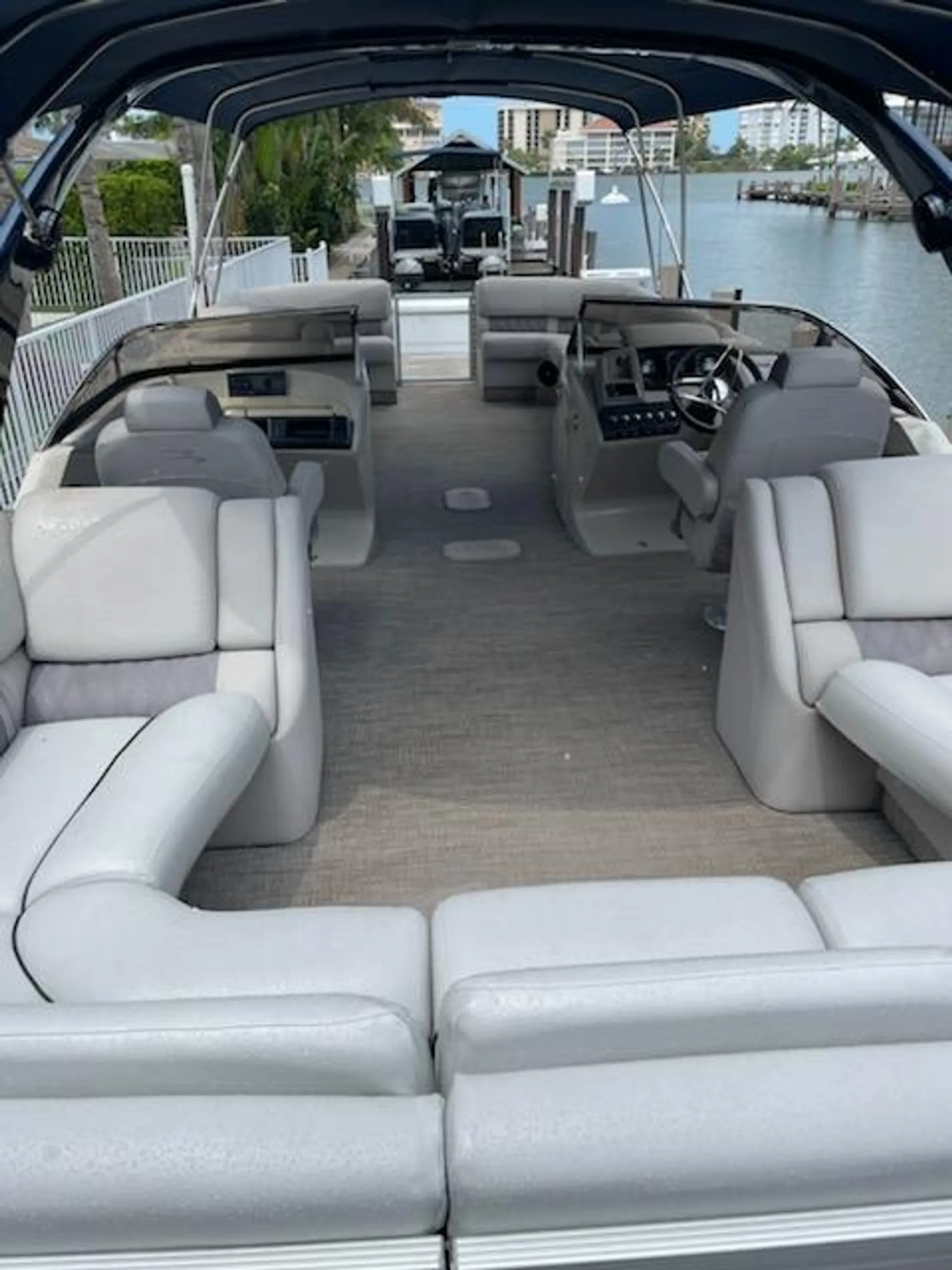 BENNINGTON MARINE 30QSR in Naples, FL — photo 2