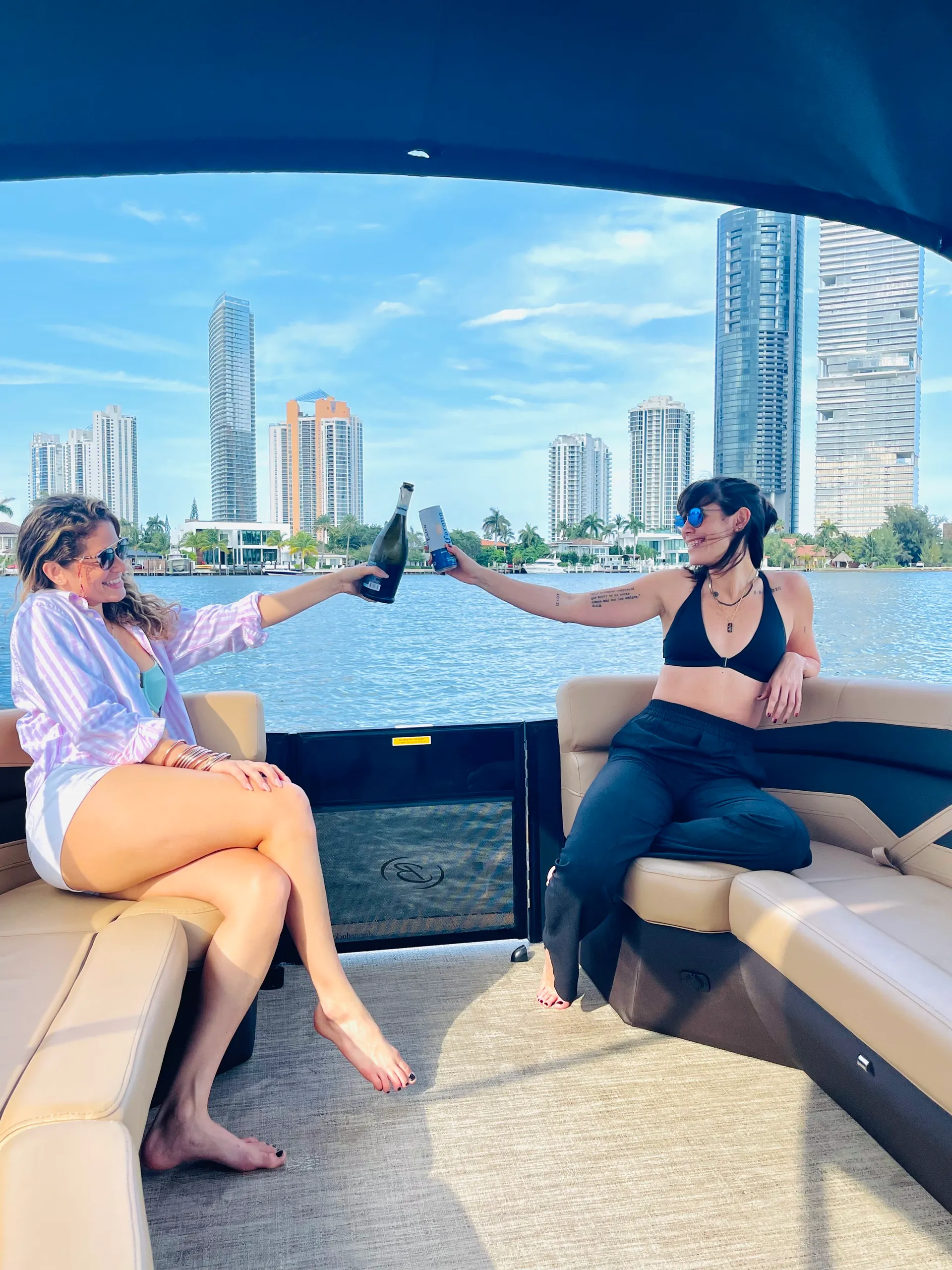 Luxury Pontoon with Upgraded Sound System ! Big Parties Welcome!