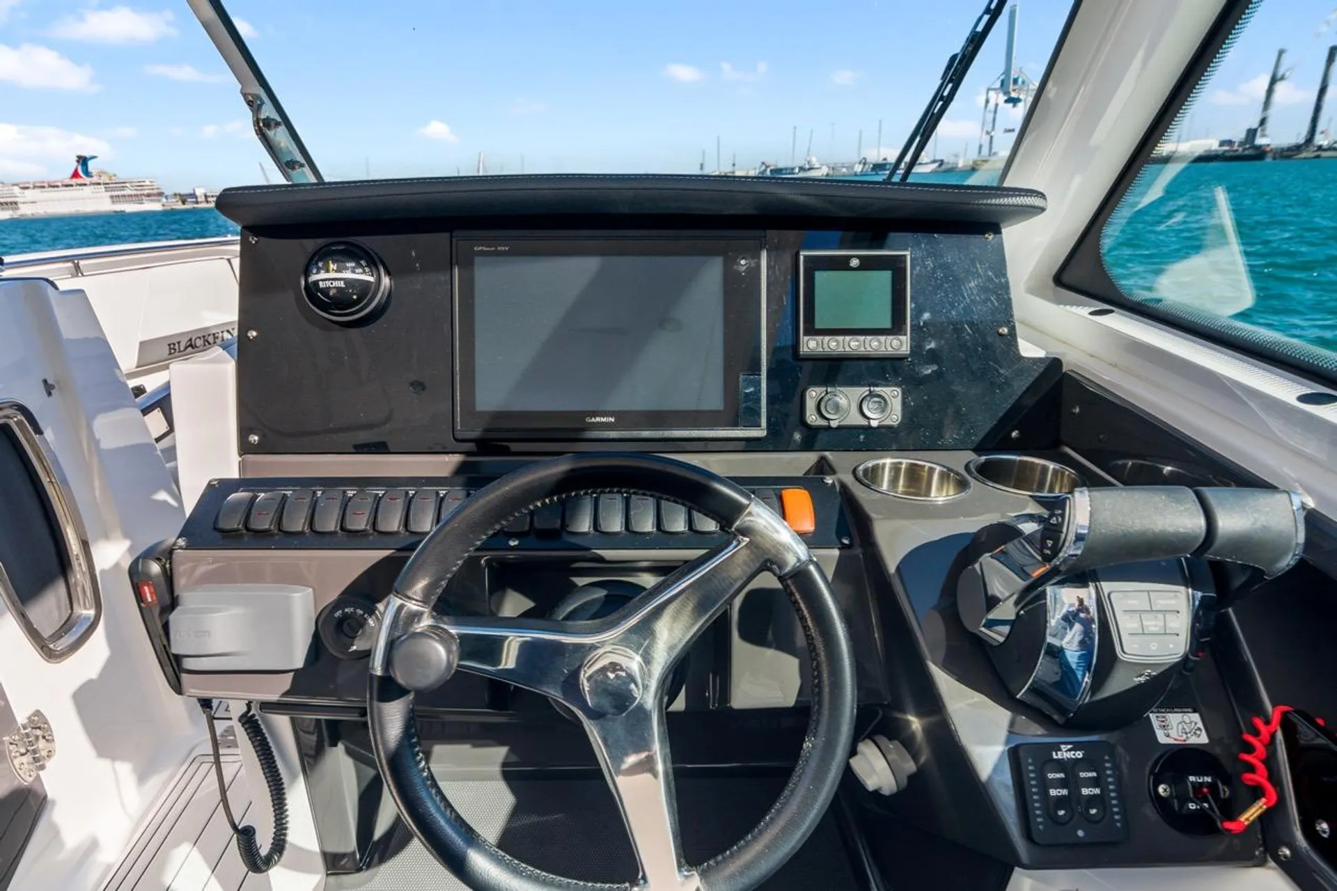 BLACKFIN YACHTS 272DC in Sarasota, FL — photo 4
