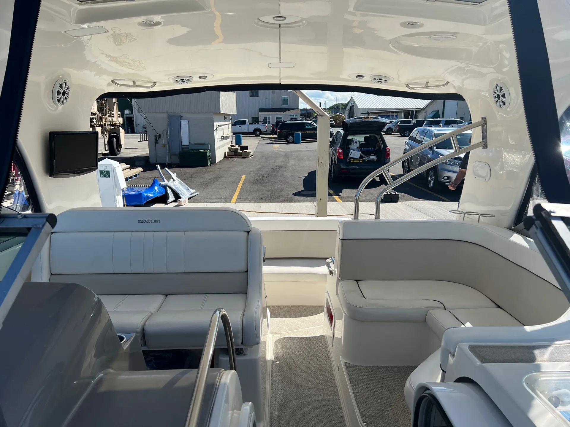 Rinker Boats 390 Express Cruiser in Jersey City, NJ — photo 4