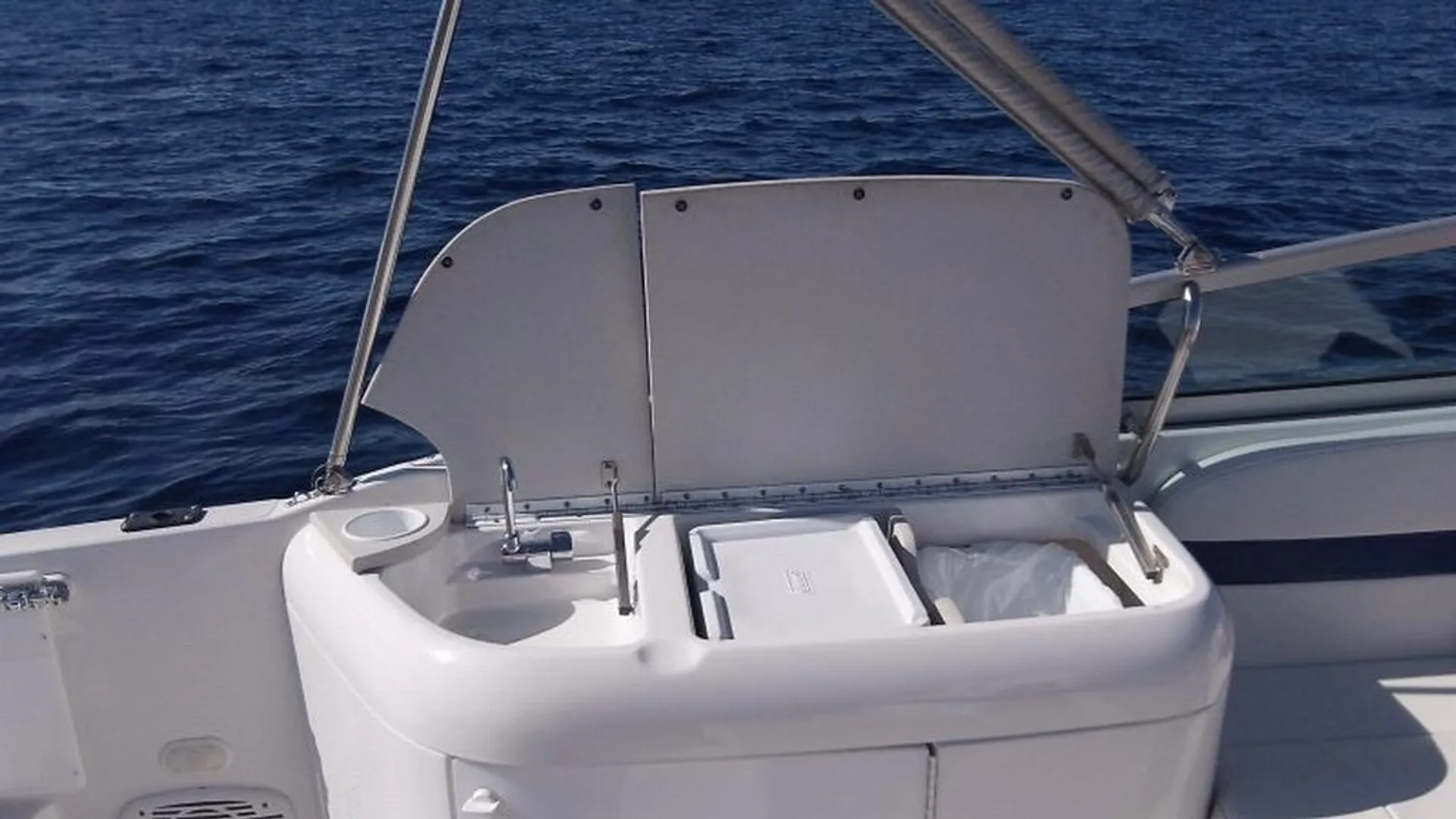 FORMULA BY THUNDERBIRD 260 BOWRIDER in South Lake Tahoe, CA — photo 9