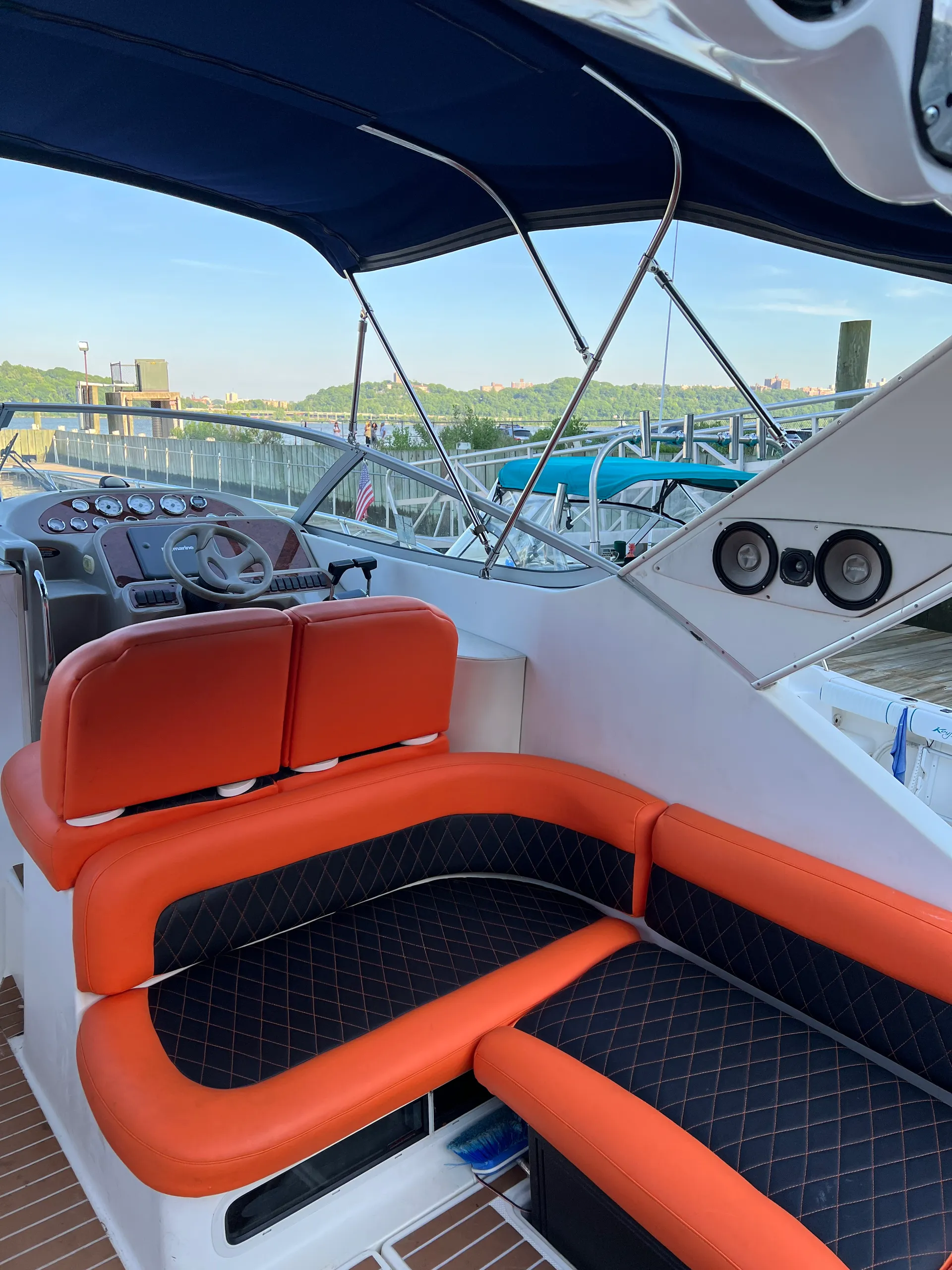 Bayliner 3055 Ciera in ENGLEWD CLFS, NJ — photo 2