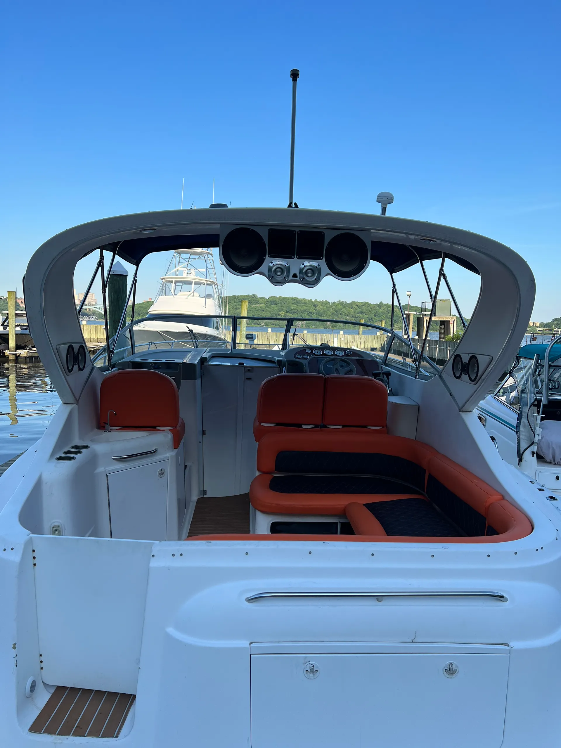 Bayliner 3055 Ciera in ENGLEWD CLFS, NJ — photo 3