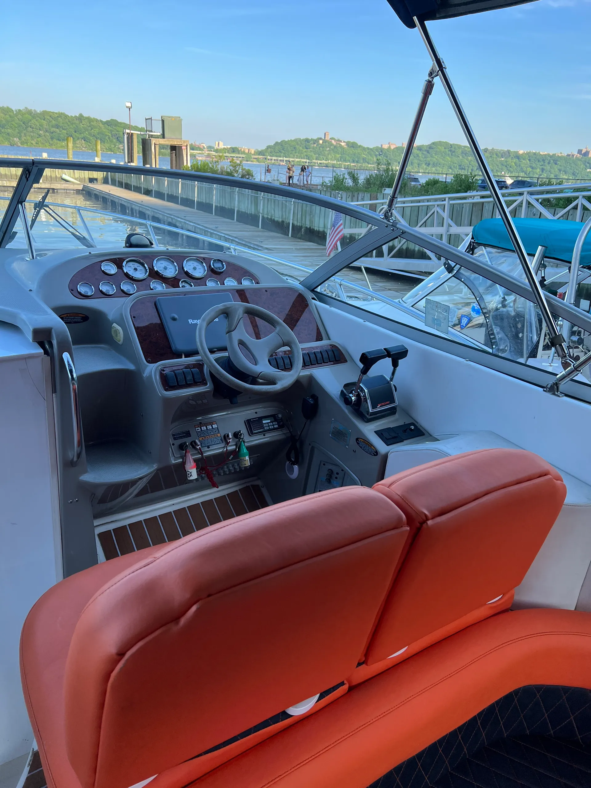 Bayliner 3055 Ciera in ENGLEWD CLFS, NJ — photo 4