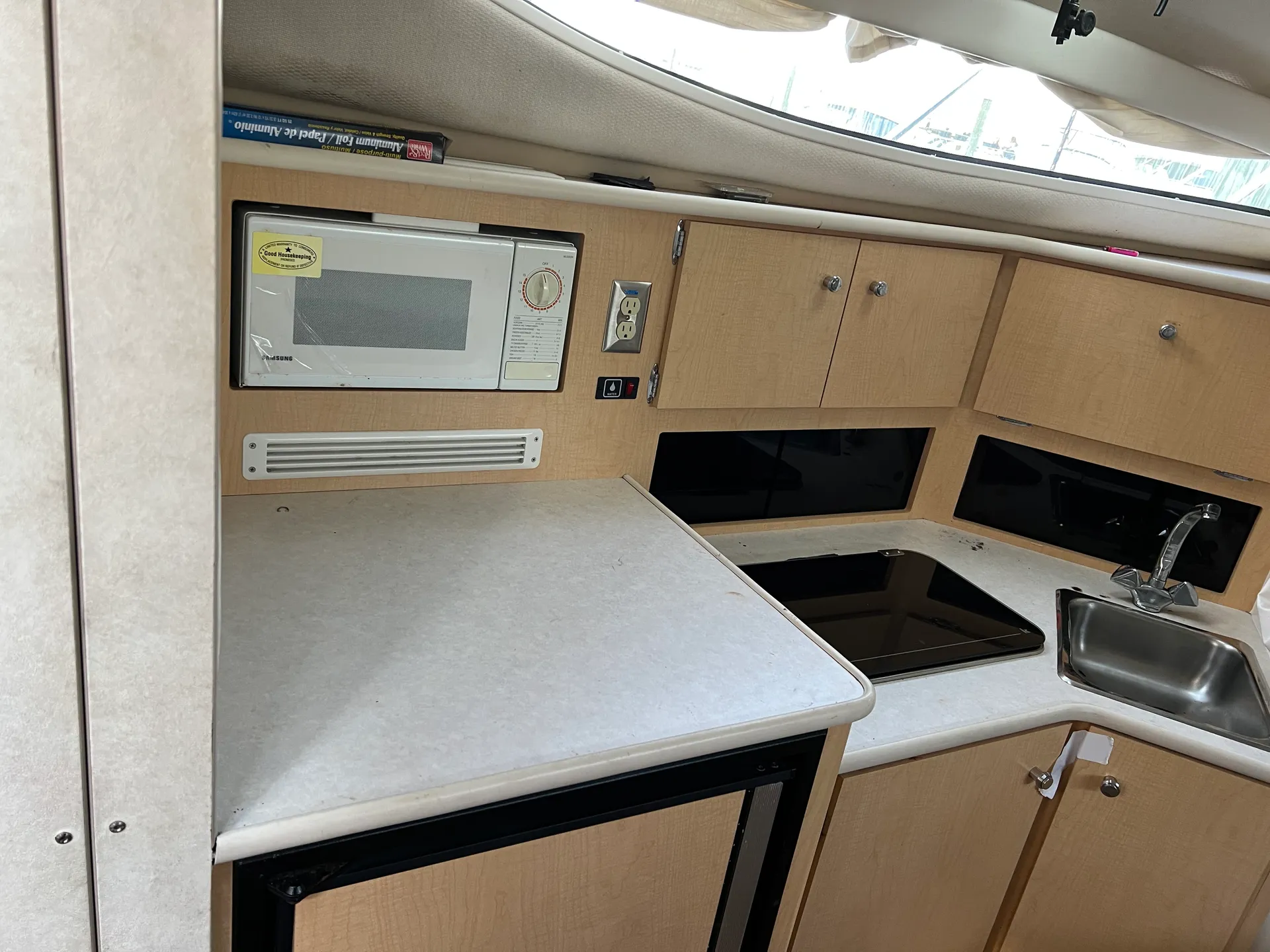 Bayliner 3055 Ciera in ENGLEWD CLFS, NJ — photo 7