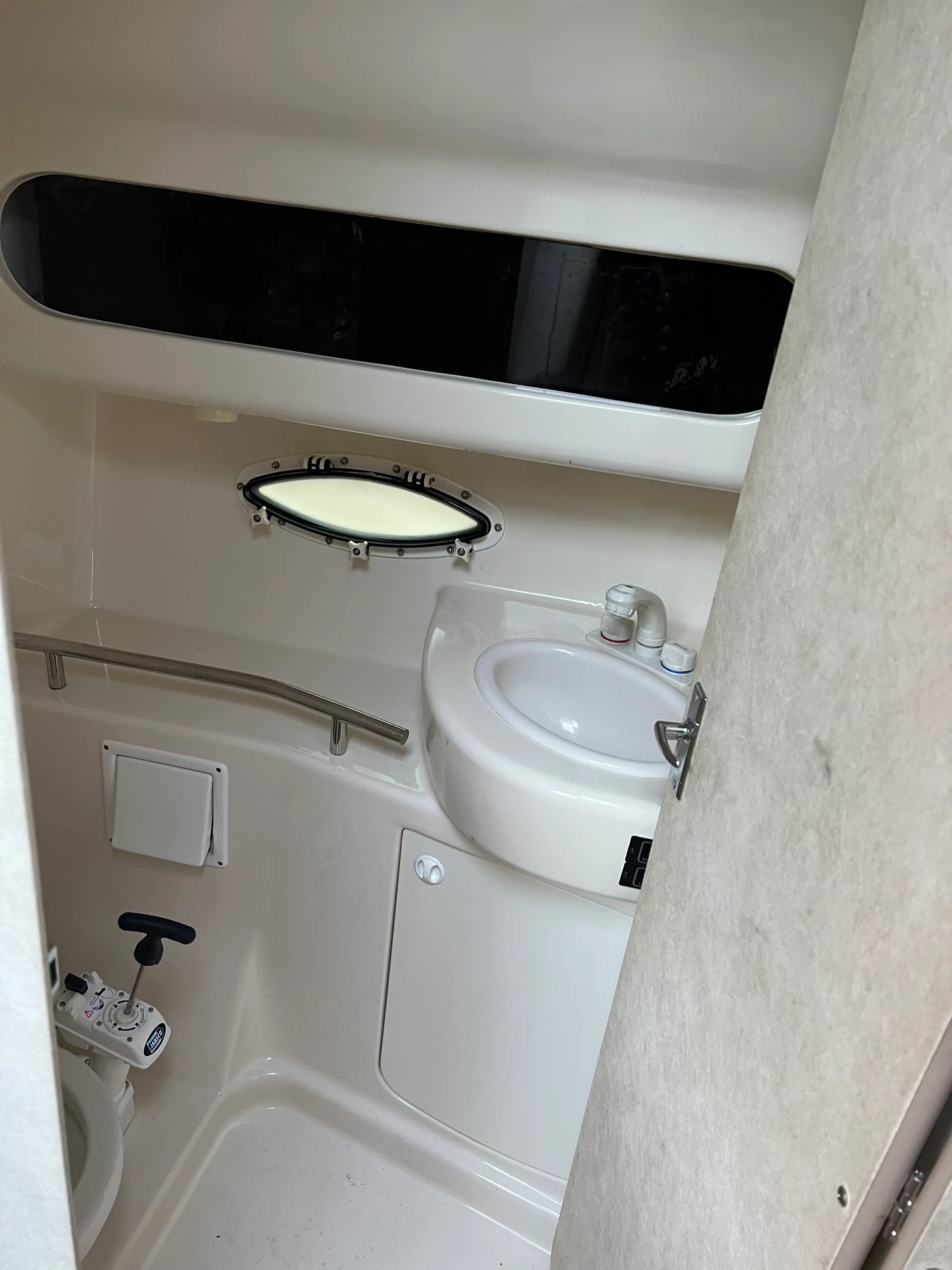 Bayliner 3055 Ciera in ENGLEWD CLFS, NJ — photo 9