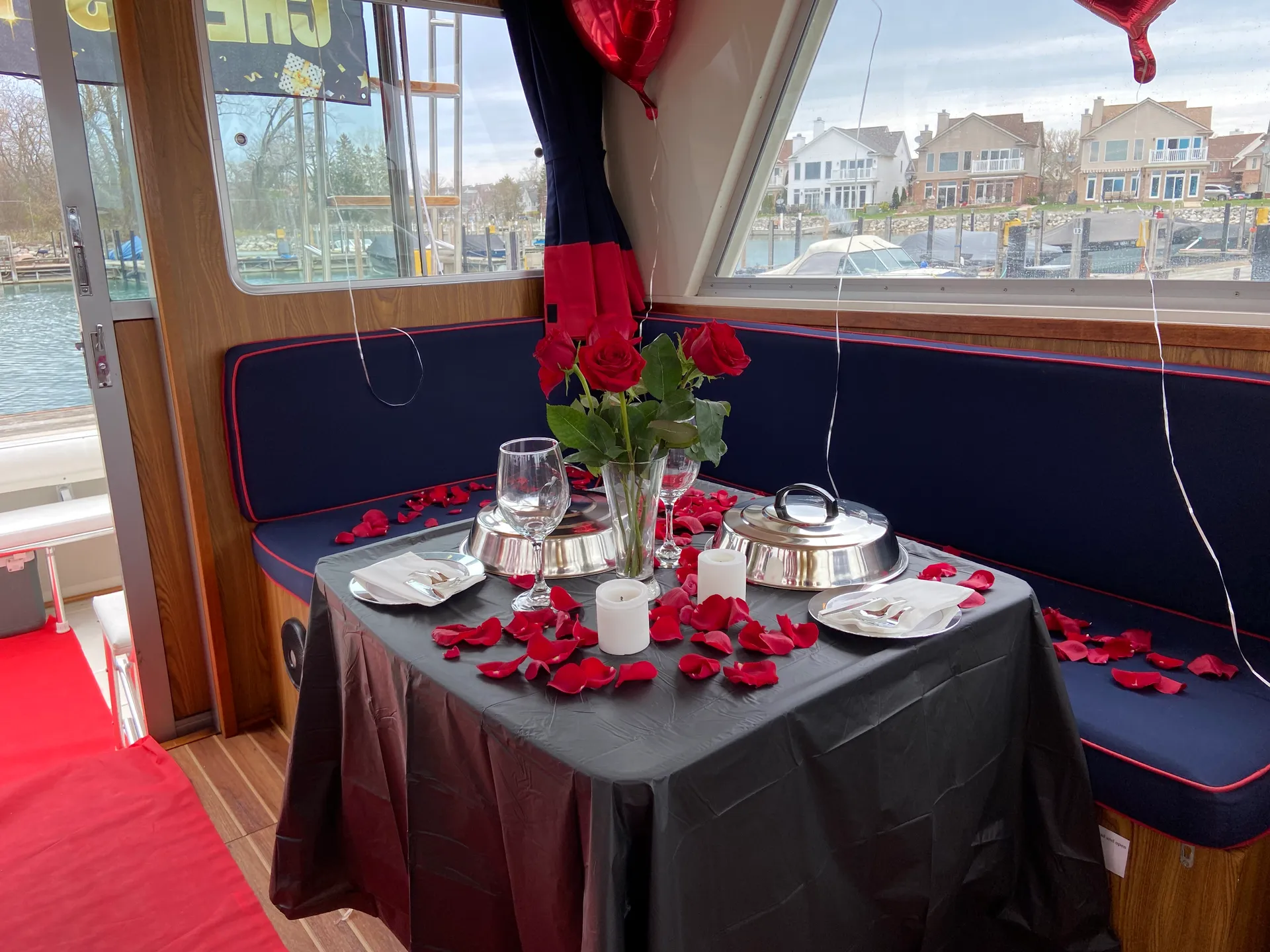 Classic American Cruiser-Enjoy spring on the river! Includes Captain!