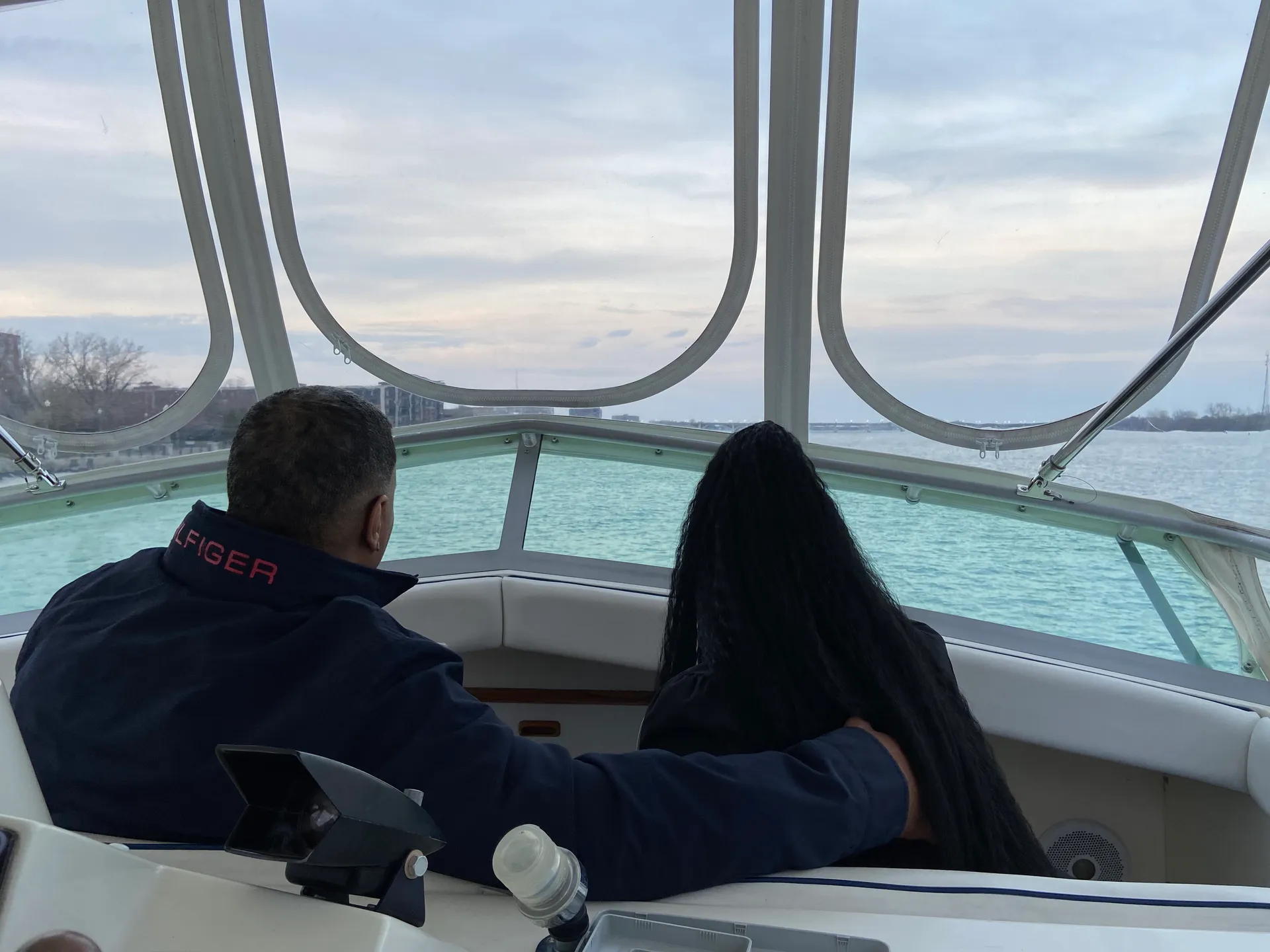 Classic American Cruiser-Enjoy spring on the river! Includes Captain!