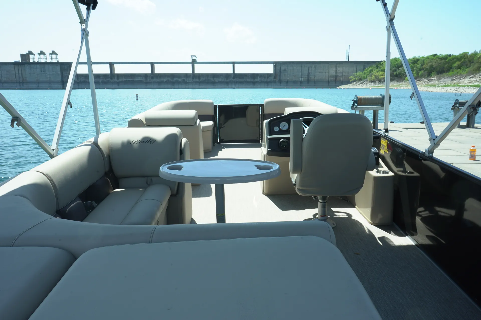 ENCORE BENTLEY BENTLEY ENCORE 140 CRUISE in Austin, TX — photo 9