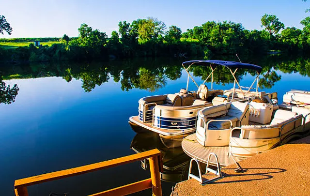 Rent a BERKSHIRE PONTOONS pontoon in Mount Gilead, NC near me