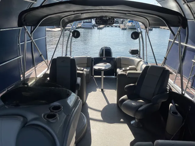 Rent a Starcraft Marine pontoon in Montgomery, TX near me