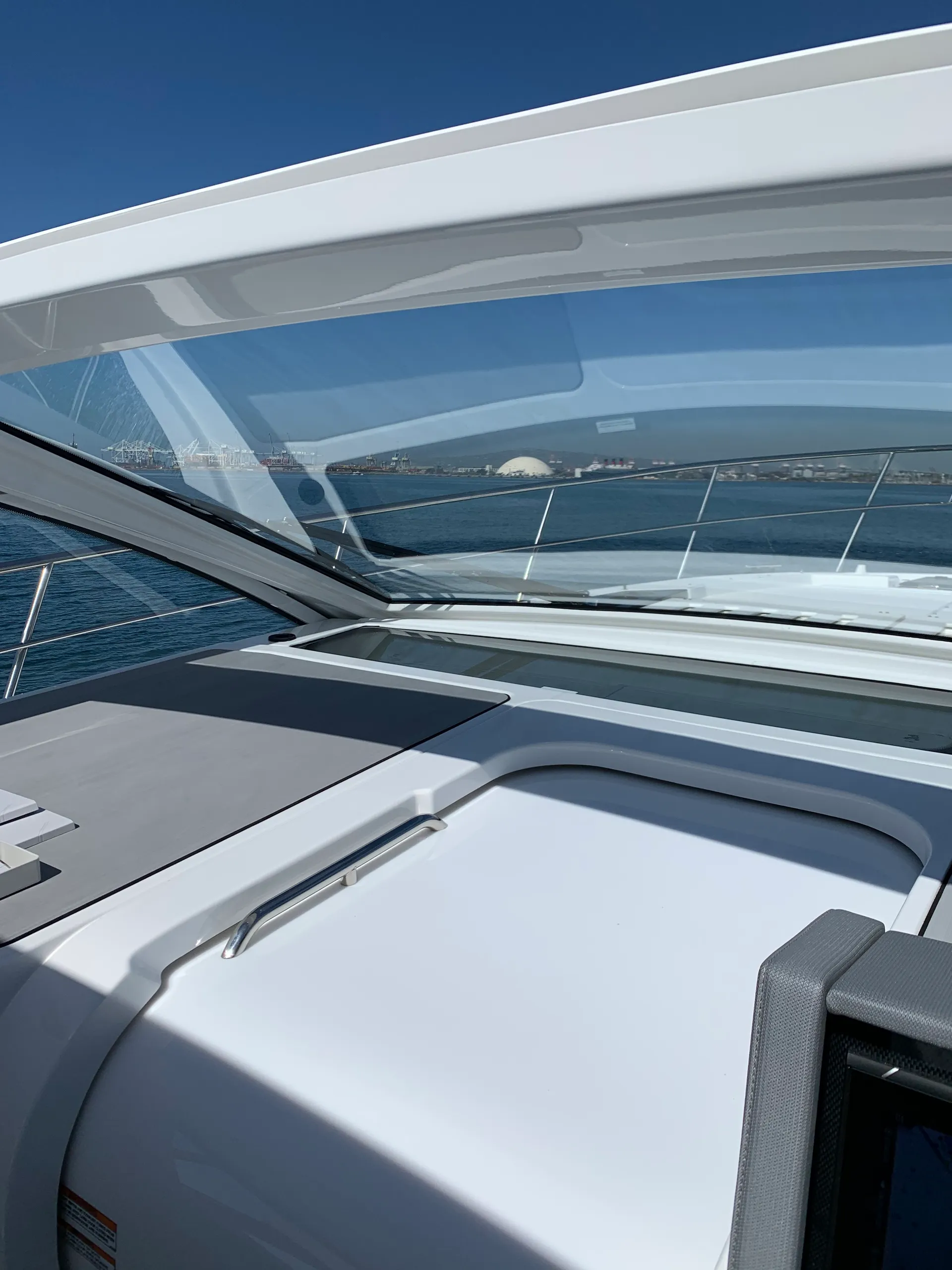 Cruisers Yachts  39 EC (express coupe) in Newport Beach, CA — photo 4