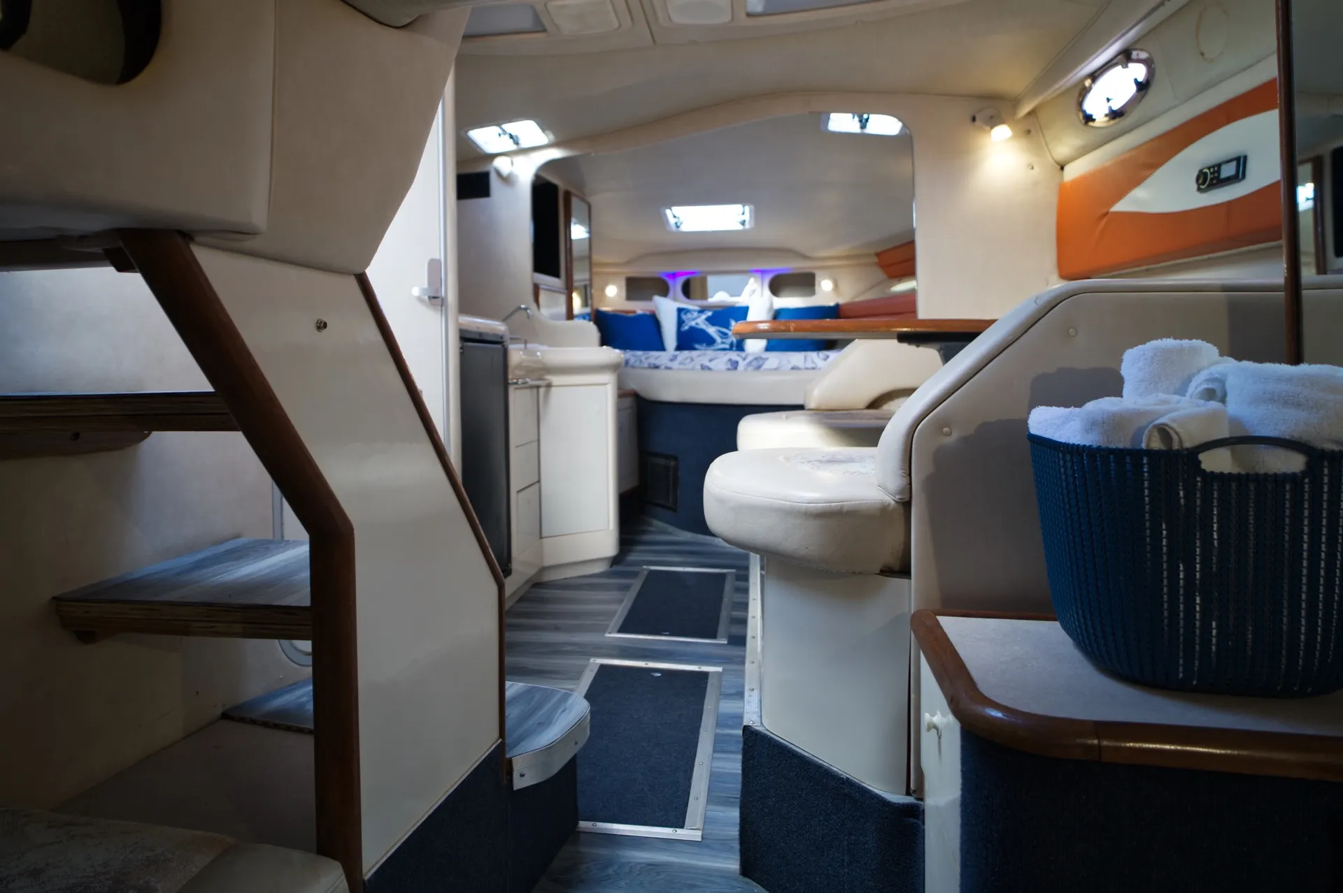 37' Sea Ray FREE HOUR!! USCG Captains Available.