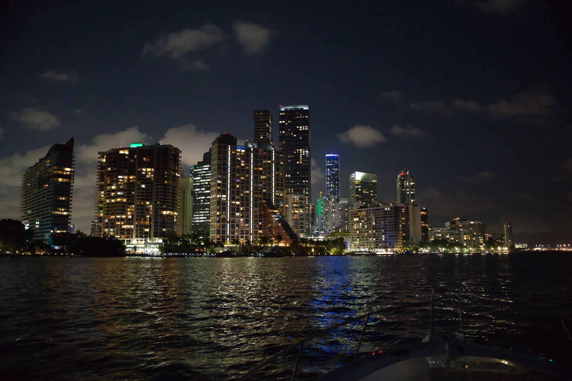 37' Sea Ray FREE HOUR!! USCG Captains Available.