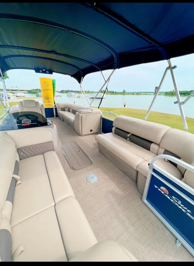 Rent a SUN TRACKER pontoon in Weatherford, TX near me