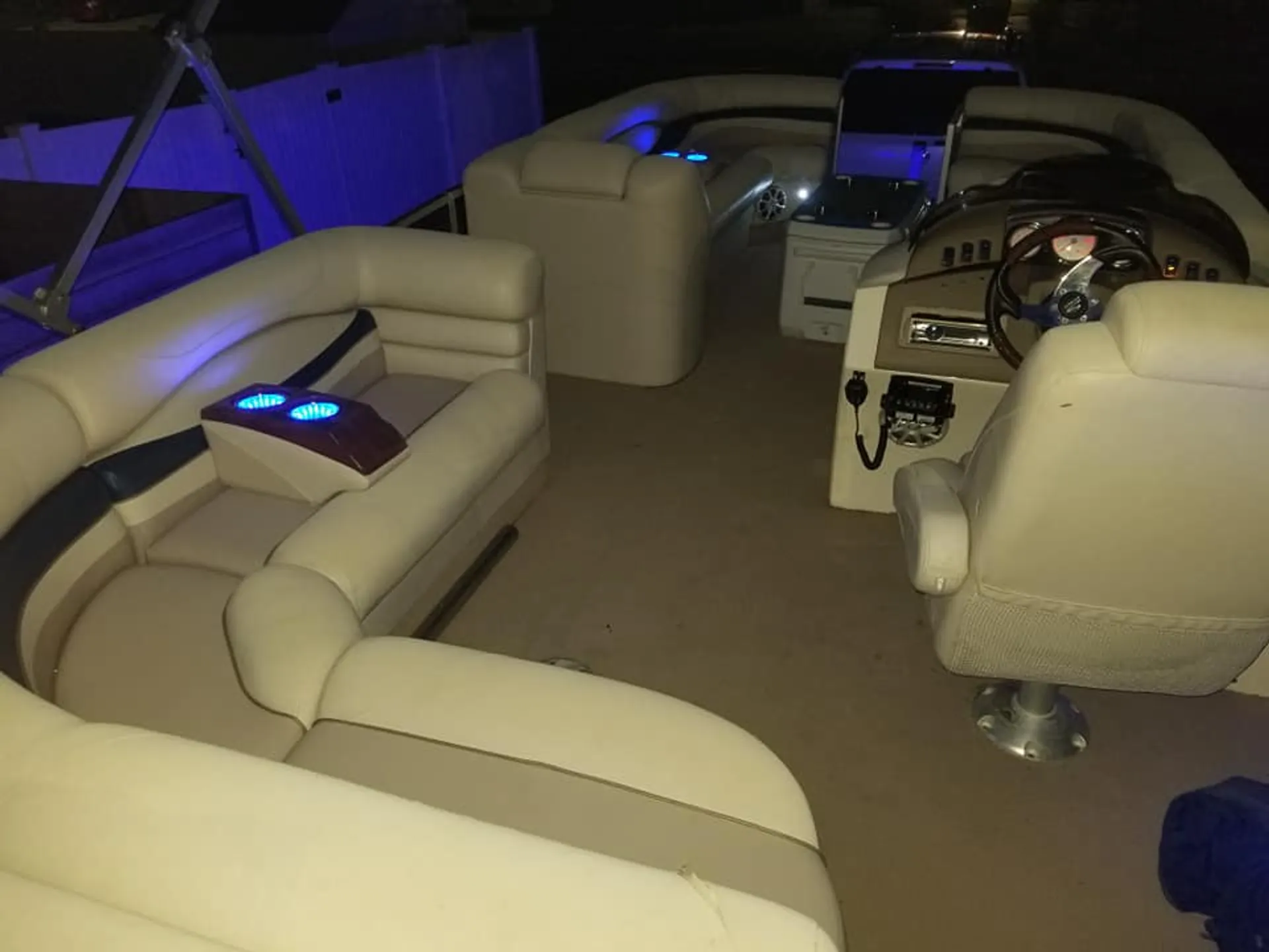 Bennington Marine 22SLi w/T50TLR 4-S Yamaha in Largo, FL — photo 3