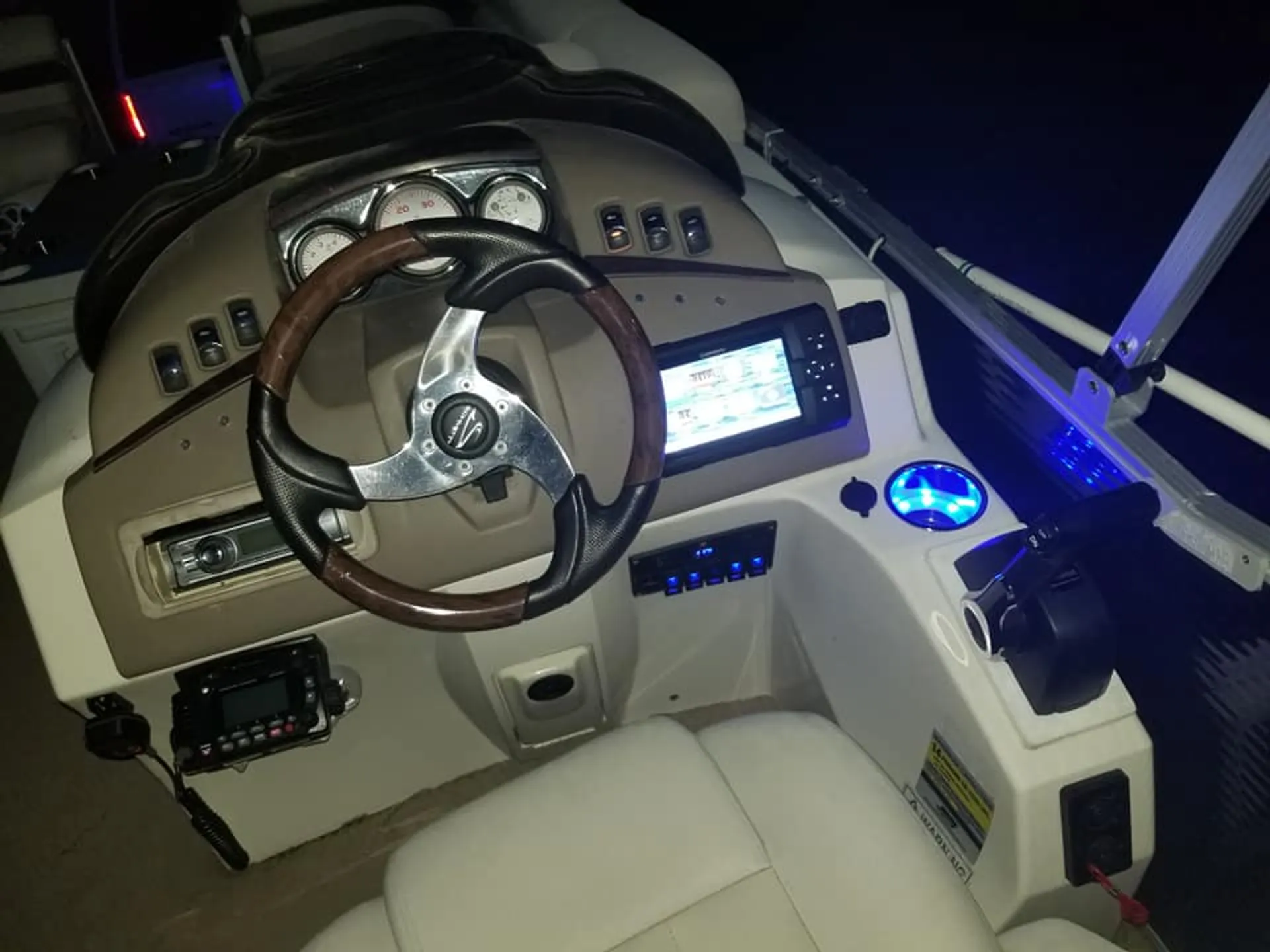 Bennington Marine 22SLi w/T50TLR 4-S Yamaha in Largo, FL — photo 6