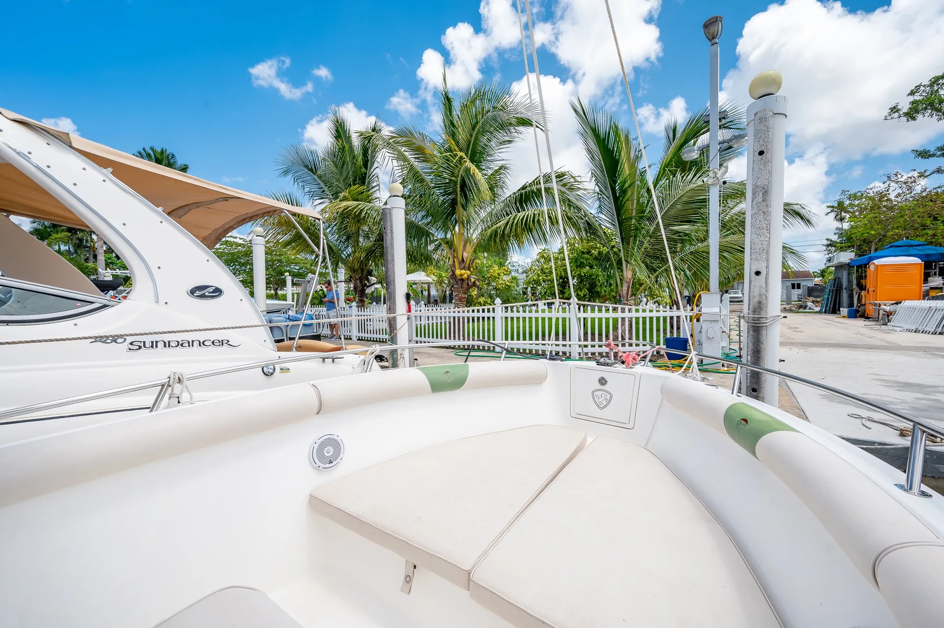 Century Boats 2600 CC w/2-F200 Yamaha in Miami, FL — photo 3