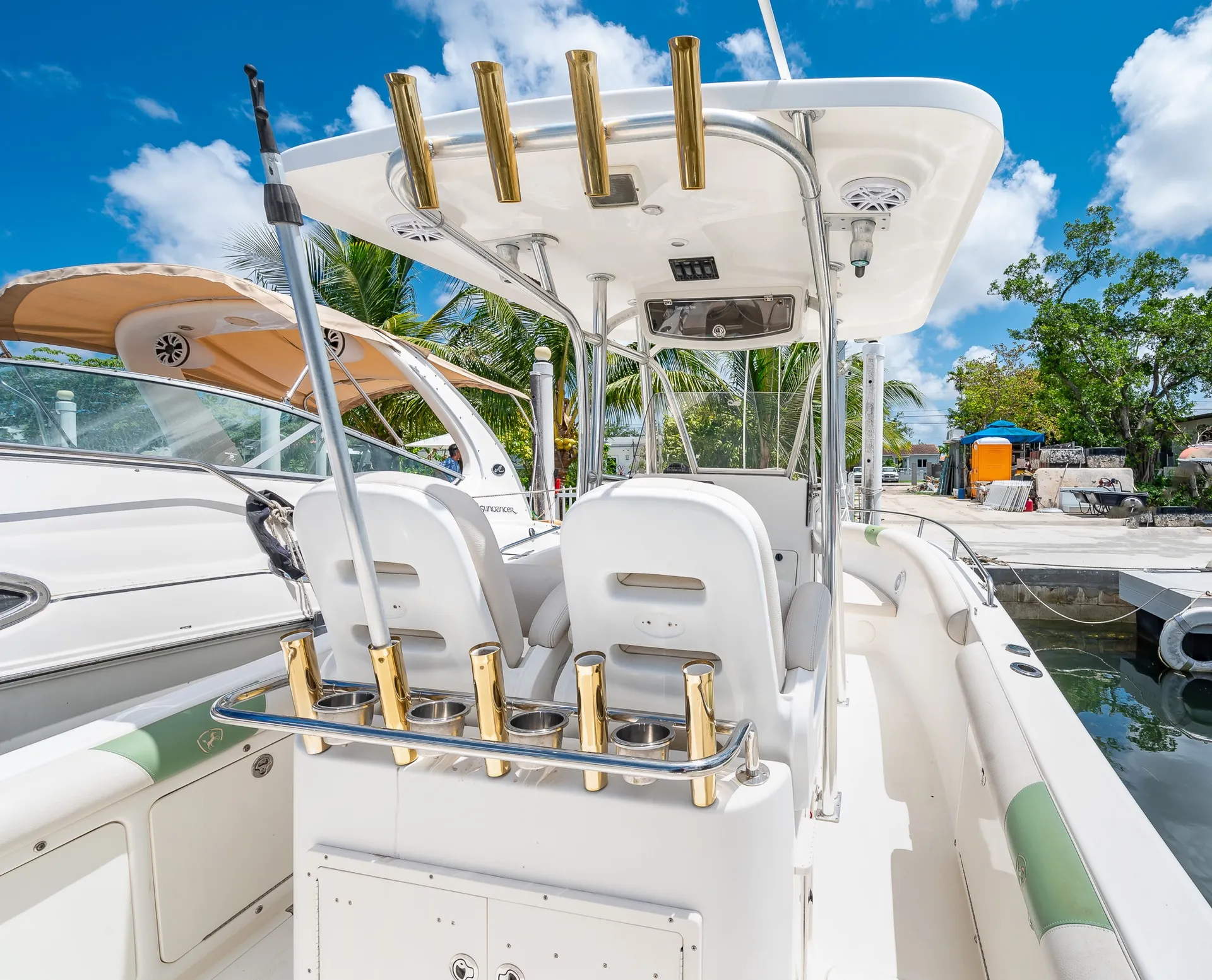 Century Boats 2600 CC w/2-F200 Yamaha in Miami, FL — photo 7