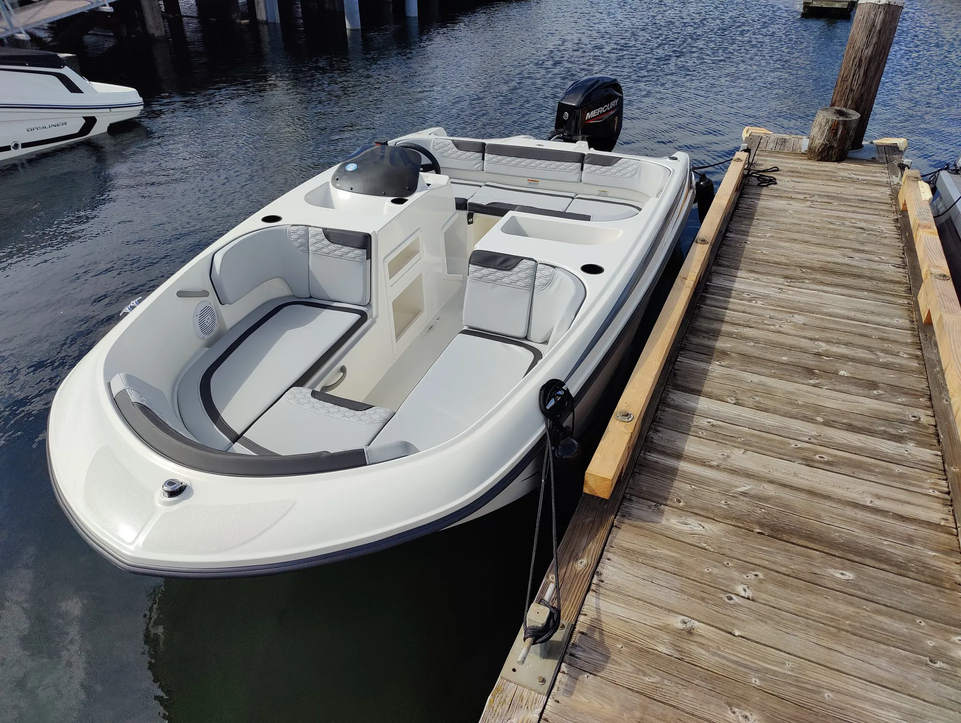 Bayliner M17 in Seattle, WA — photo 7