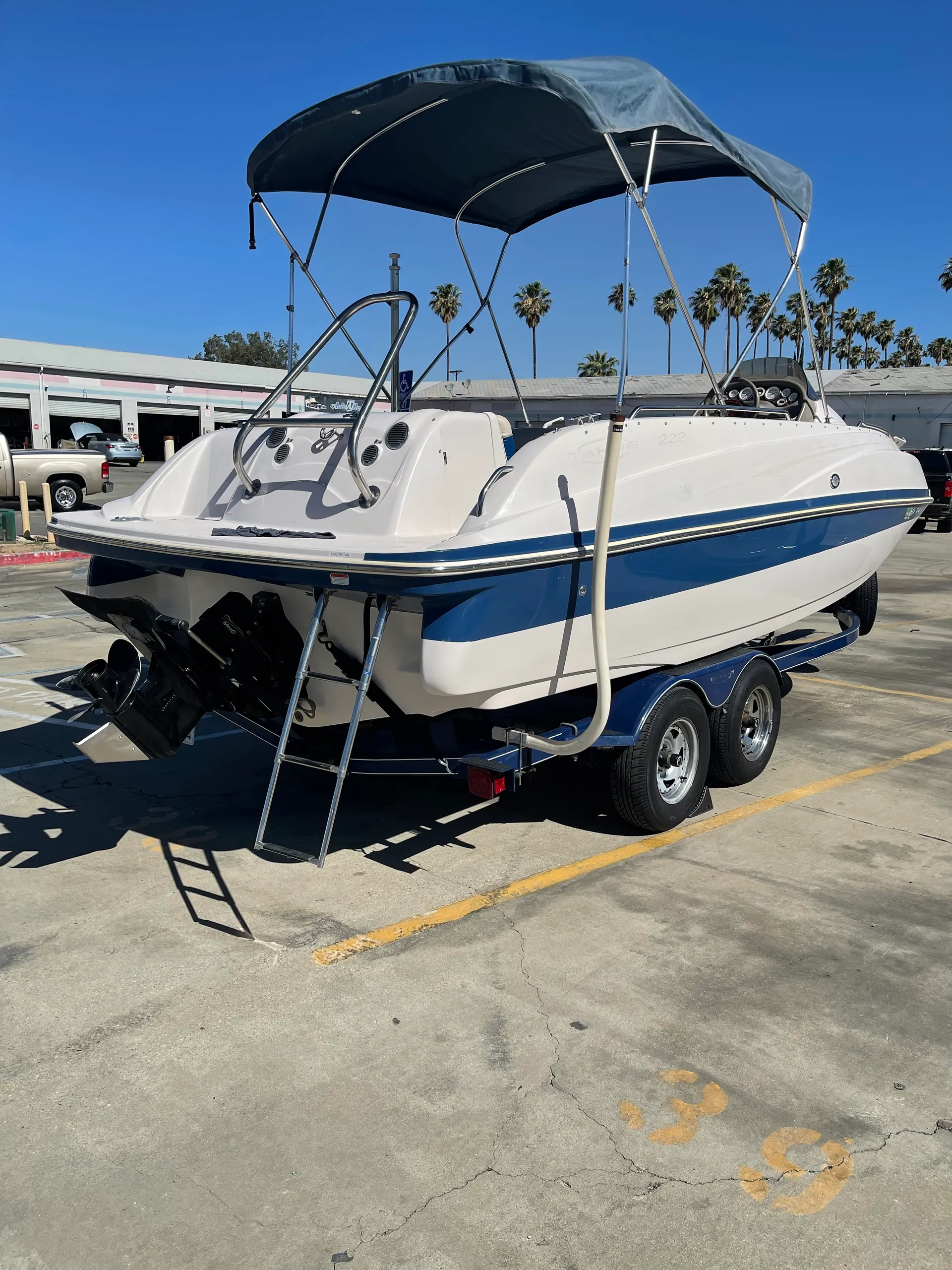 2005 Tahoe tracker Deck Boat